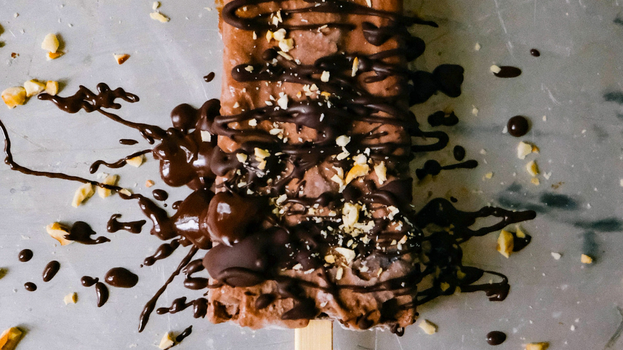 Обои мороженое, фрукты, шоколад, шоколадный трюфель, фруктовое мороженое в разрешении 1280x720