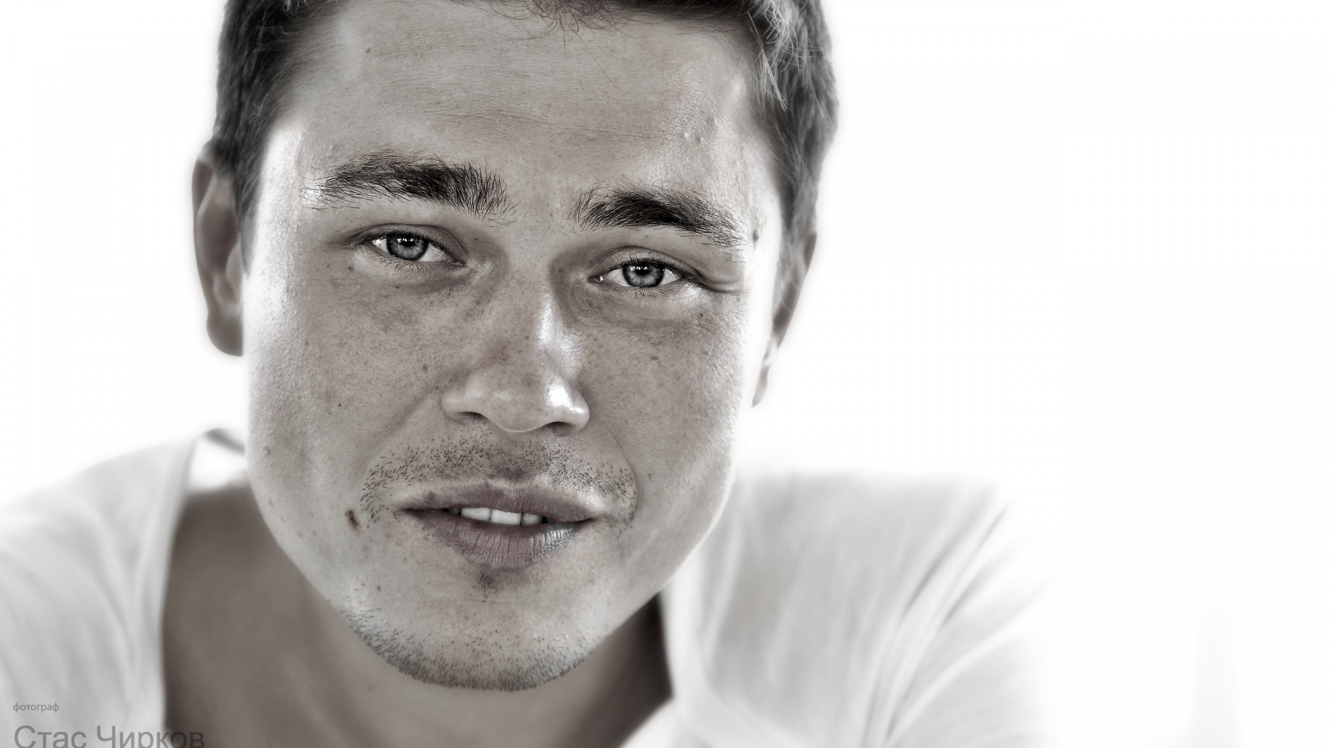 Обои портрет, черный и белый, лицо, подбородок, усы в разрешении 1920x1080