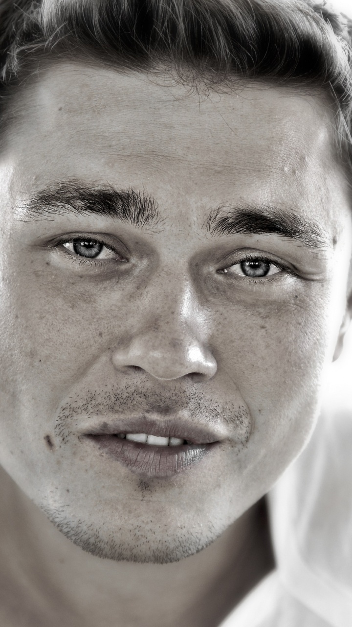 Обои портрет, черный и белый, лицо, подбородок, усы в разрешении 720x1280