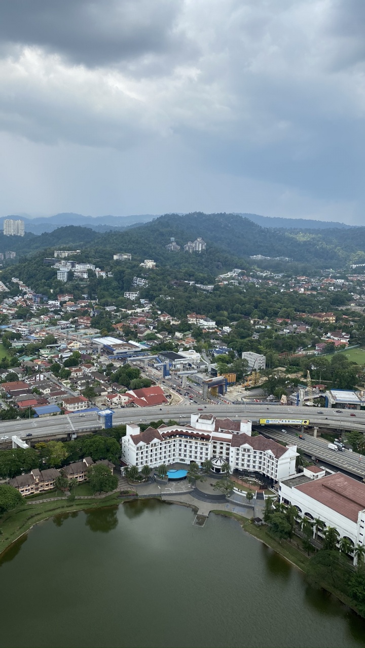 Обои городской район, облако, гидроресурсы, жилой район, соседство в разрешении 720x1280