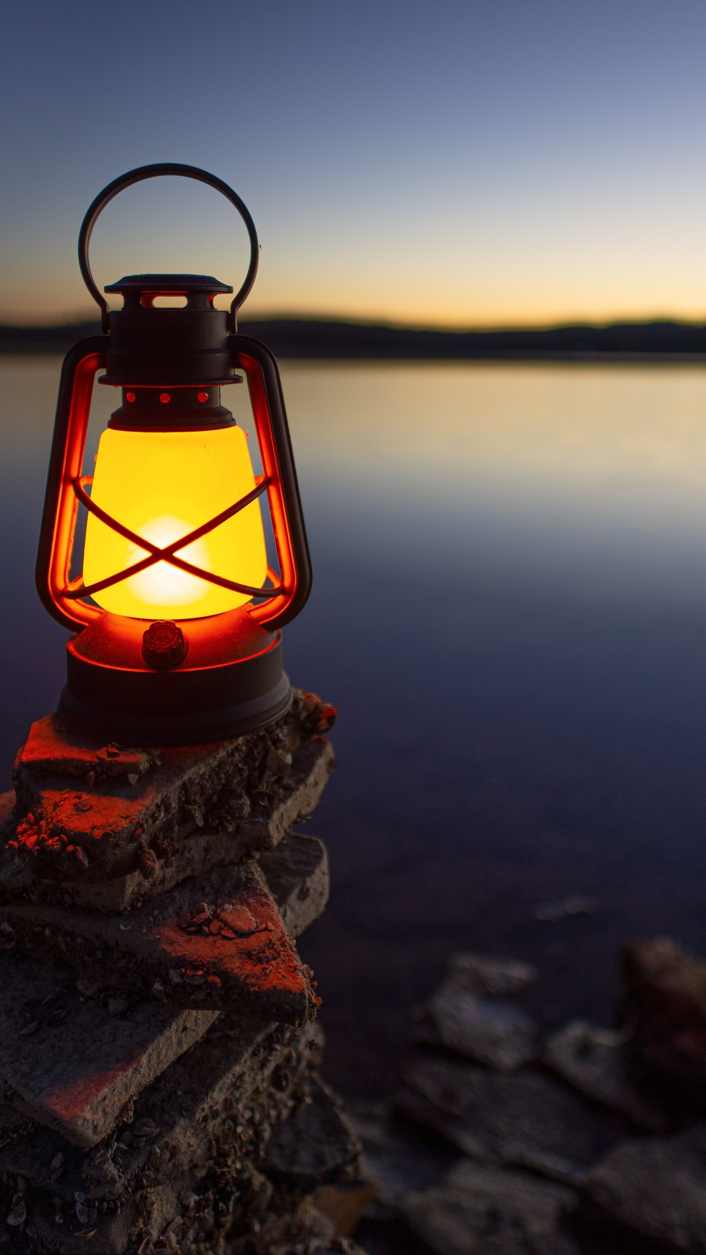 Обои спокойный, горизонт, отражение, сумрак, вода в разрешении 1440x2560