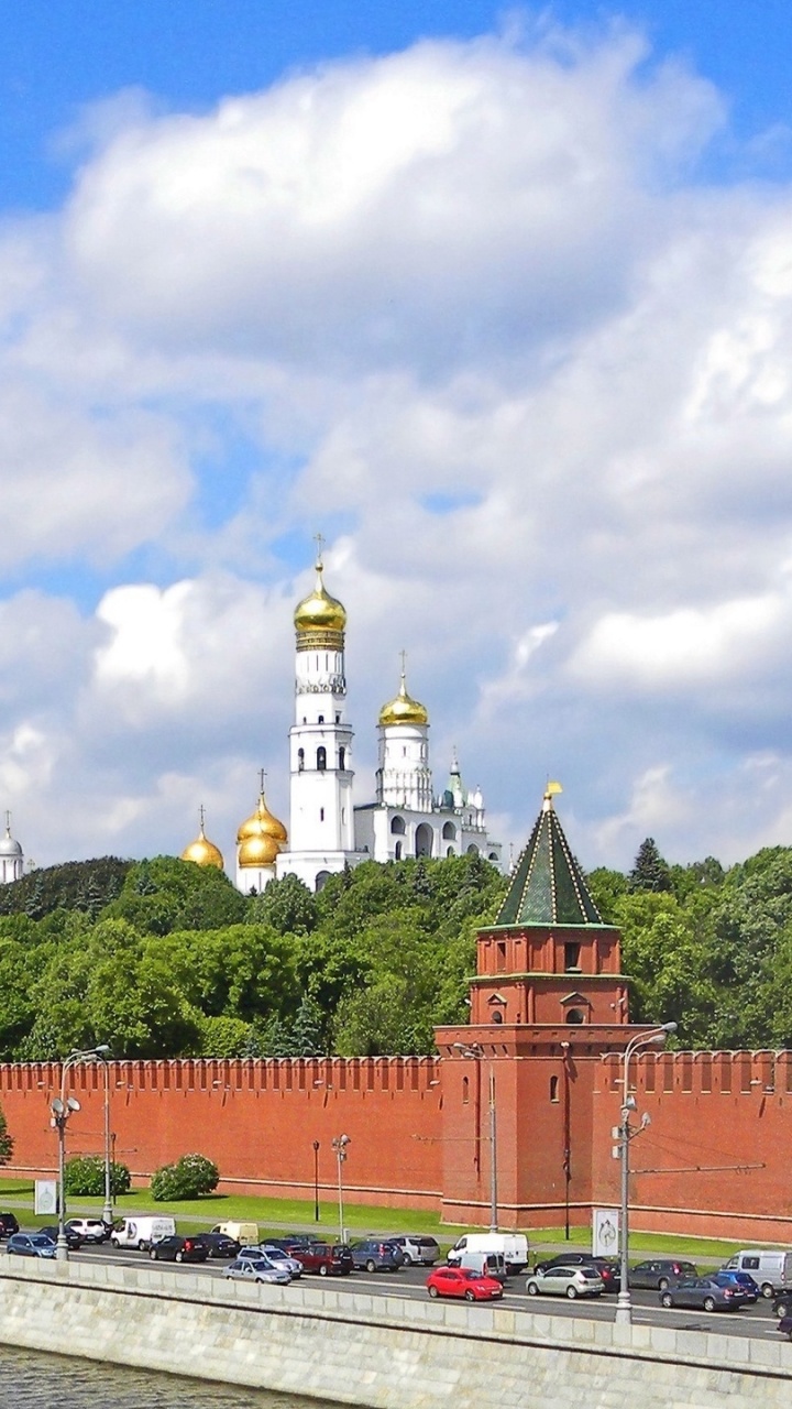 Обои ориентир, город, облако, Московский Кремль, вышка в разрешении 720x1280
