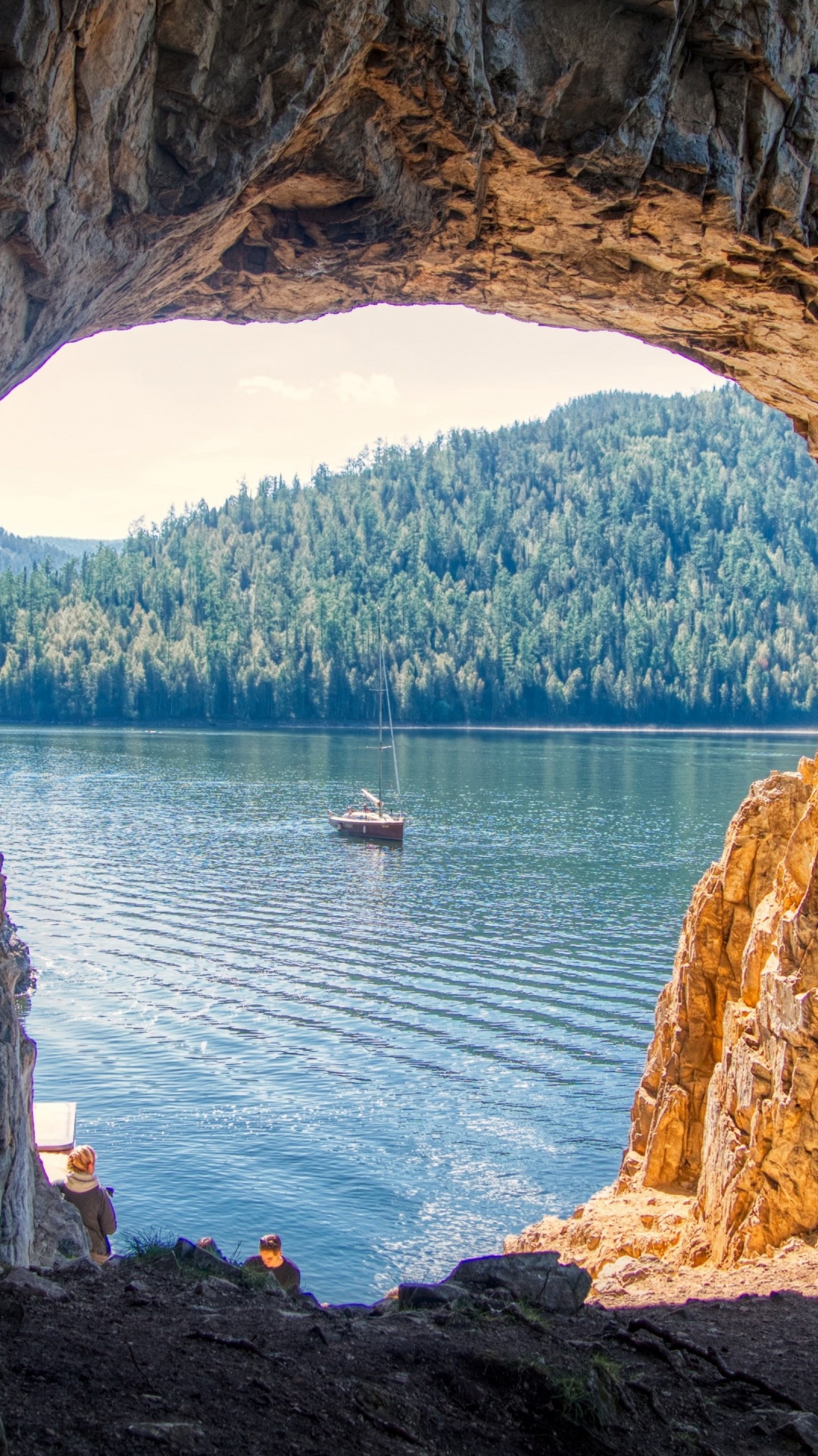 Обои естественная арка, вода, гидроресурсы, растение, лодка в разрешении 1080x1920