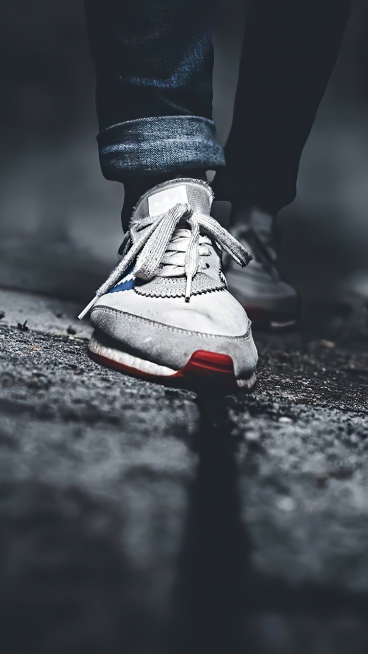 Обои вода, башмак, математика, геометрия, обувь в разрешении 720x1280