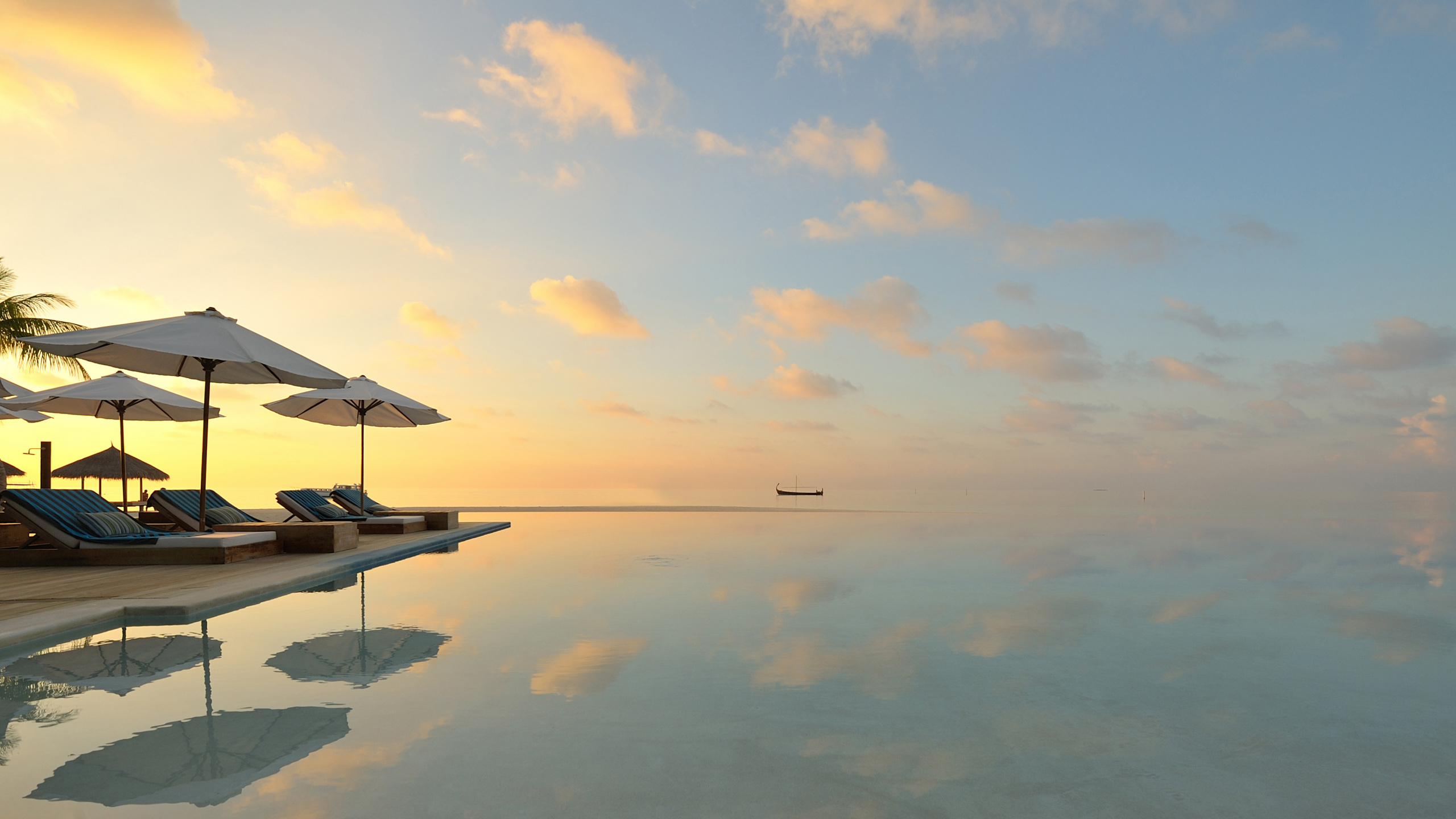 Обои лето, облако, море, утро, горизонт в разрешении 2560x1440