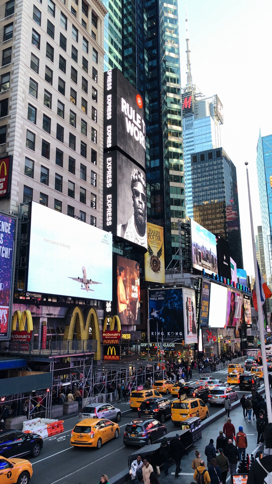 Обои населенный пункт, метрополия, трафик, пешеход, городской район в разрешении 1080x1920