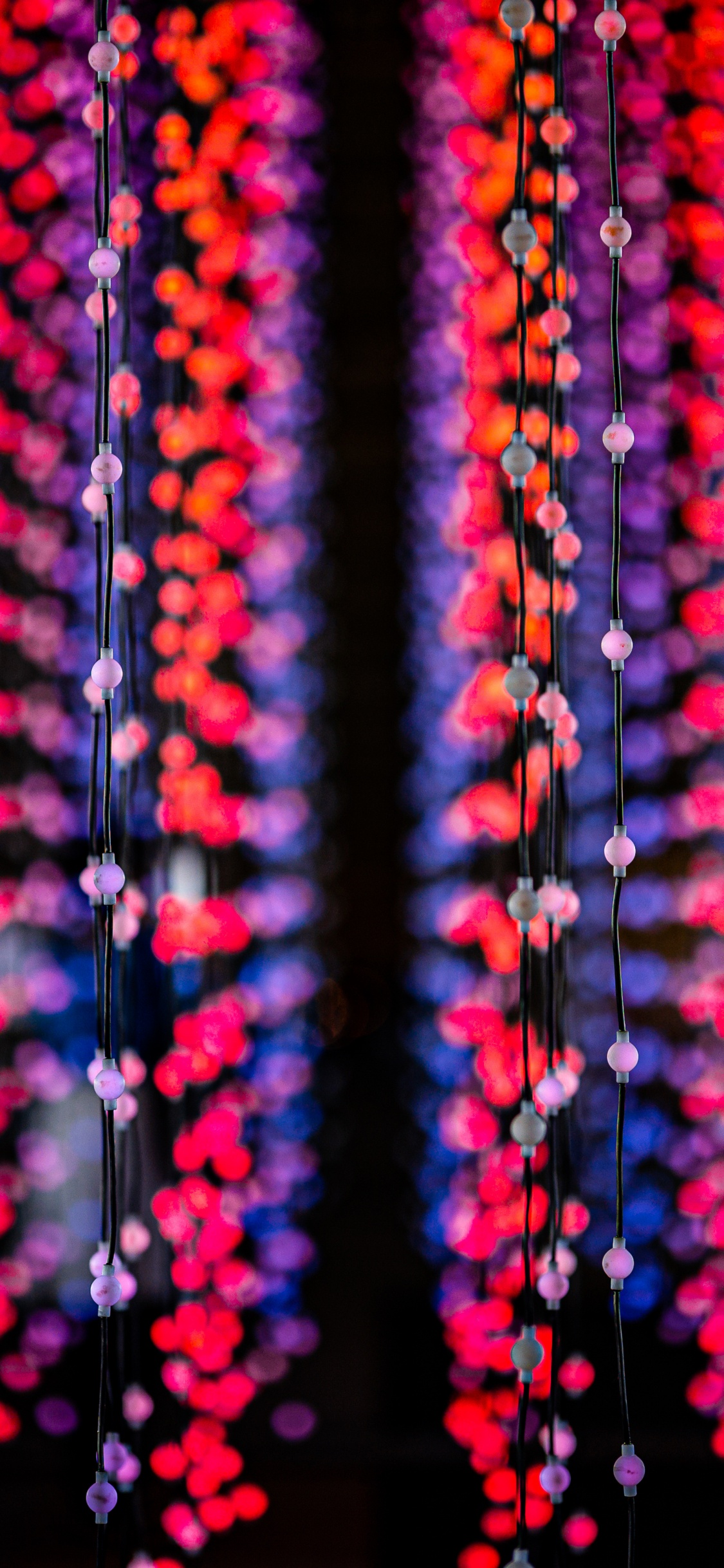 Обои свет, узор, пурпурный цвет, симметрия, боке в разрешении 1125x2436