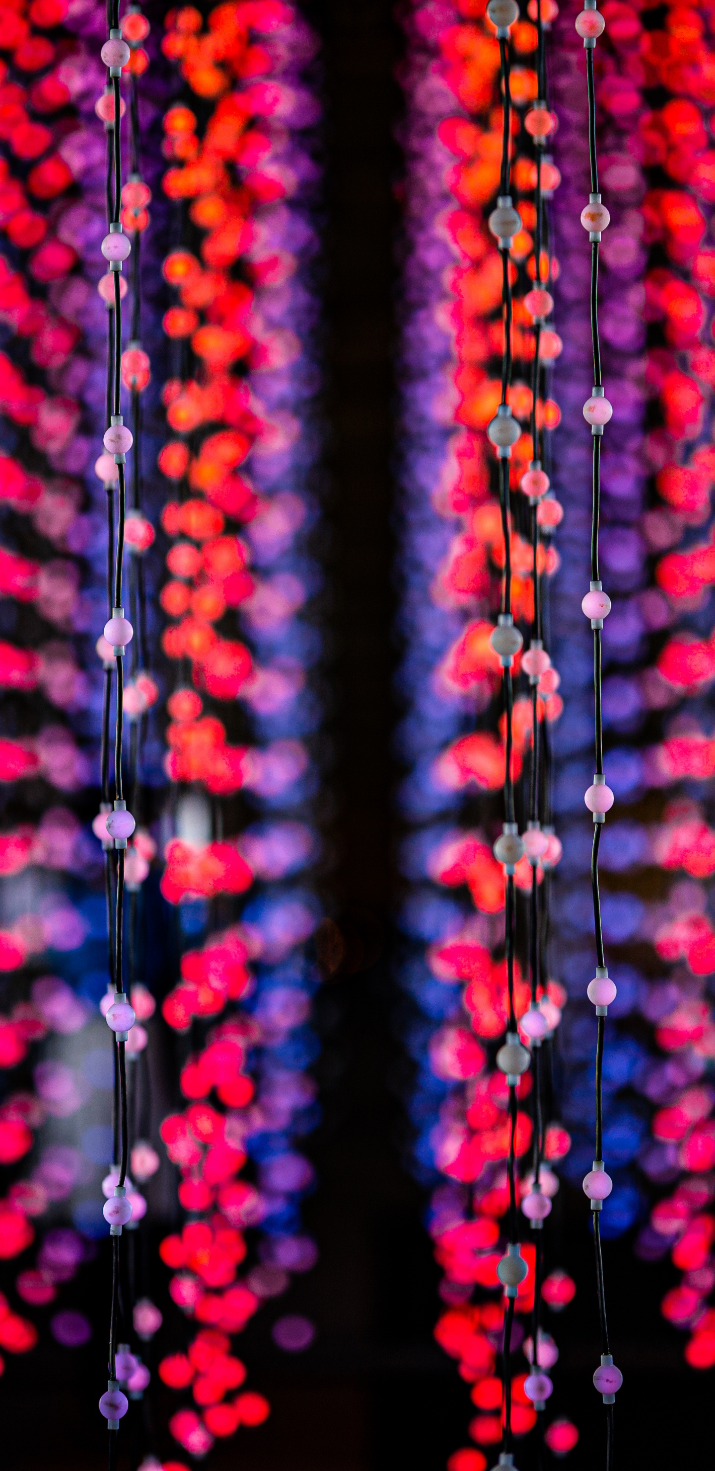 Обои свет, узор, пурпурный цвет, симметрия, боке в разрешении 1440x2960