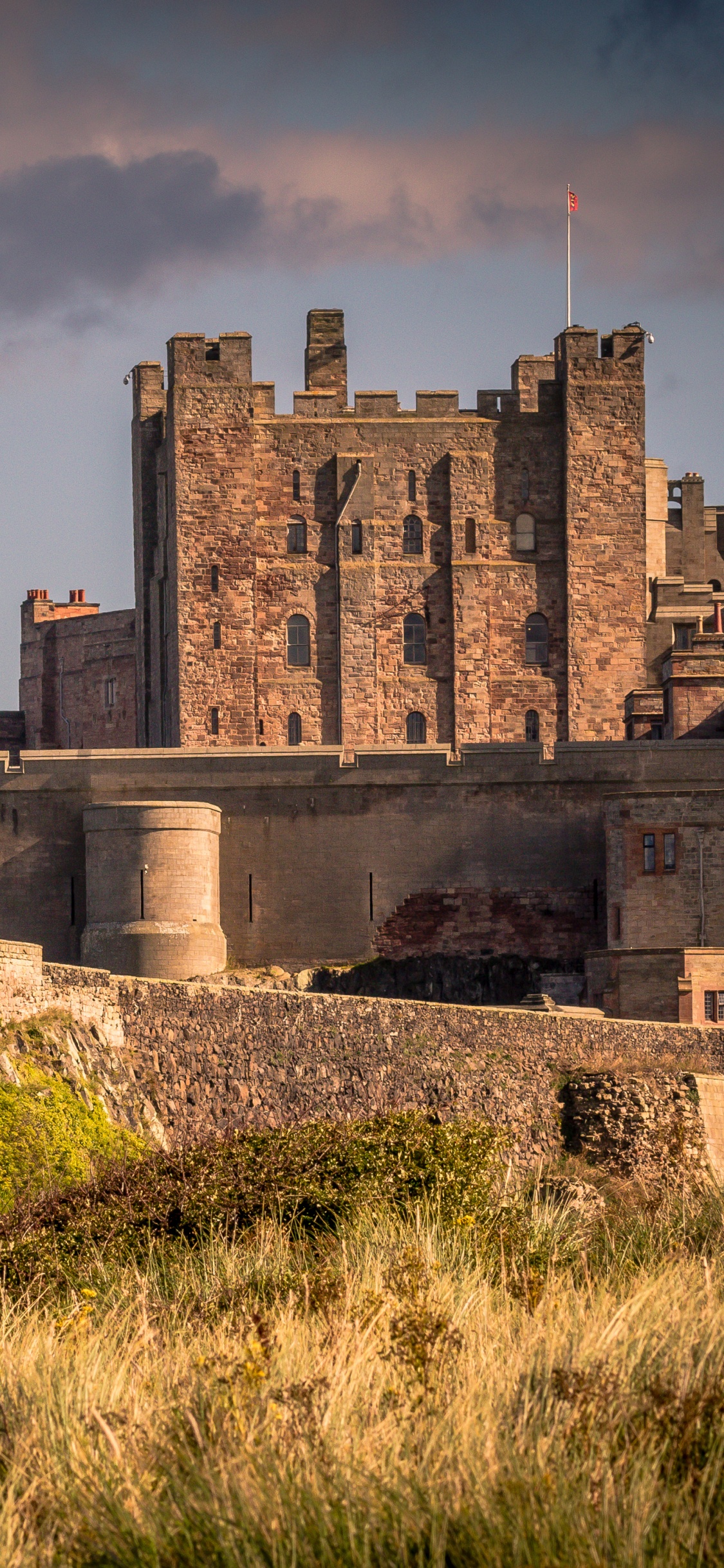 Обои Замок Бамбург, замок, природный ландшафт, развалины, фортификация в разрешении 1125x2436