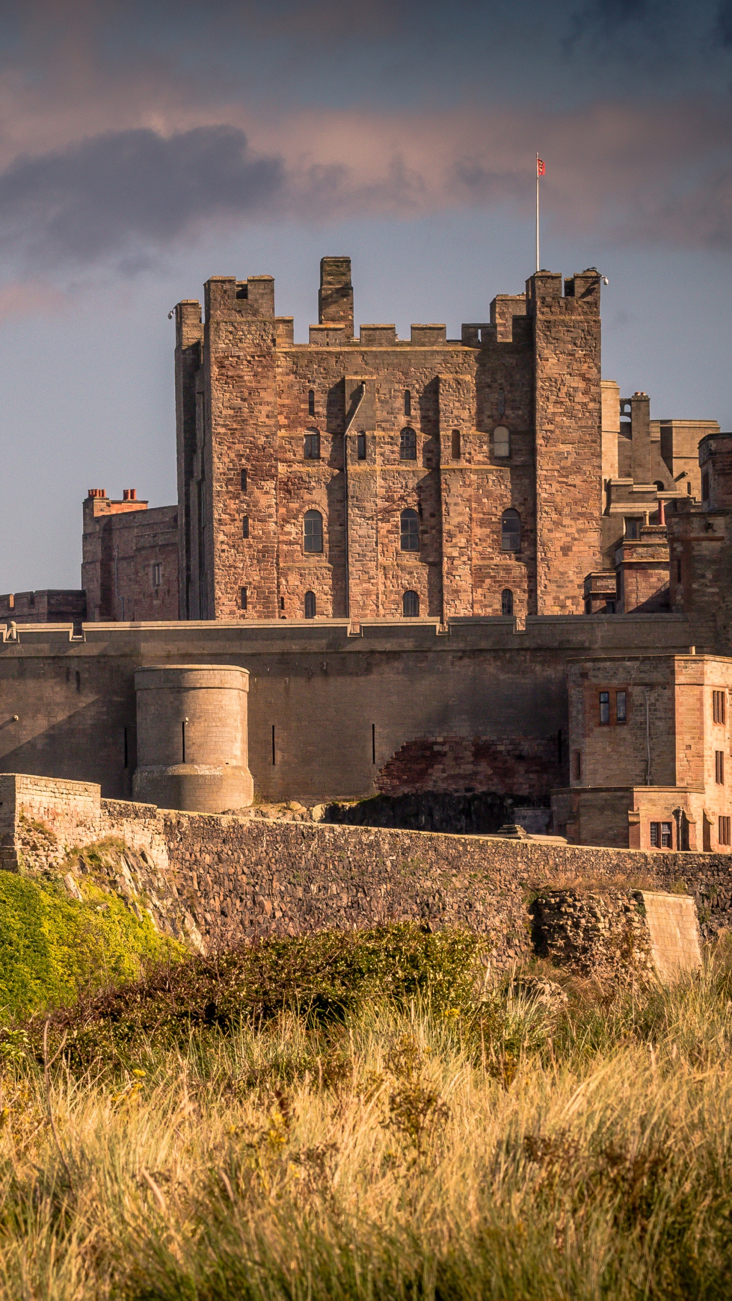 Обои Замок Бамбург, замок, природный ландшафт, развалины, фортификация в разрешении 1440x2560