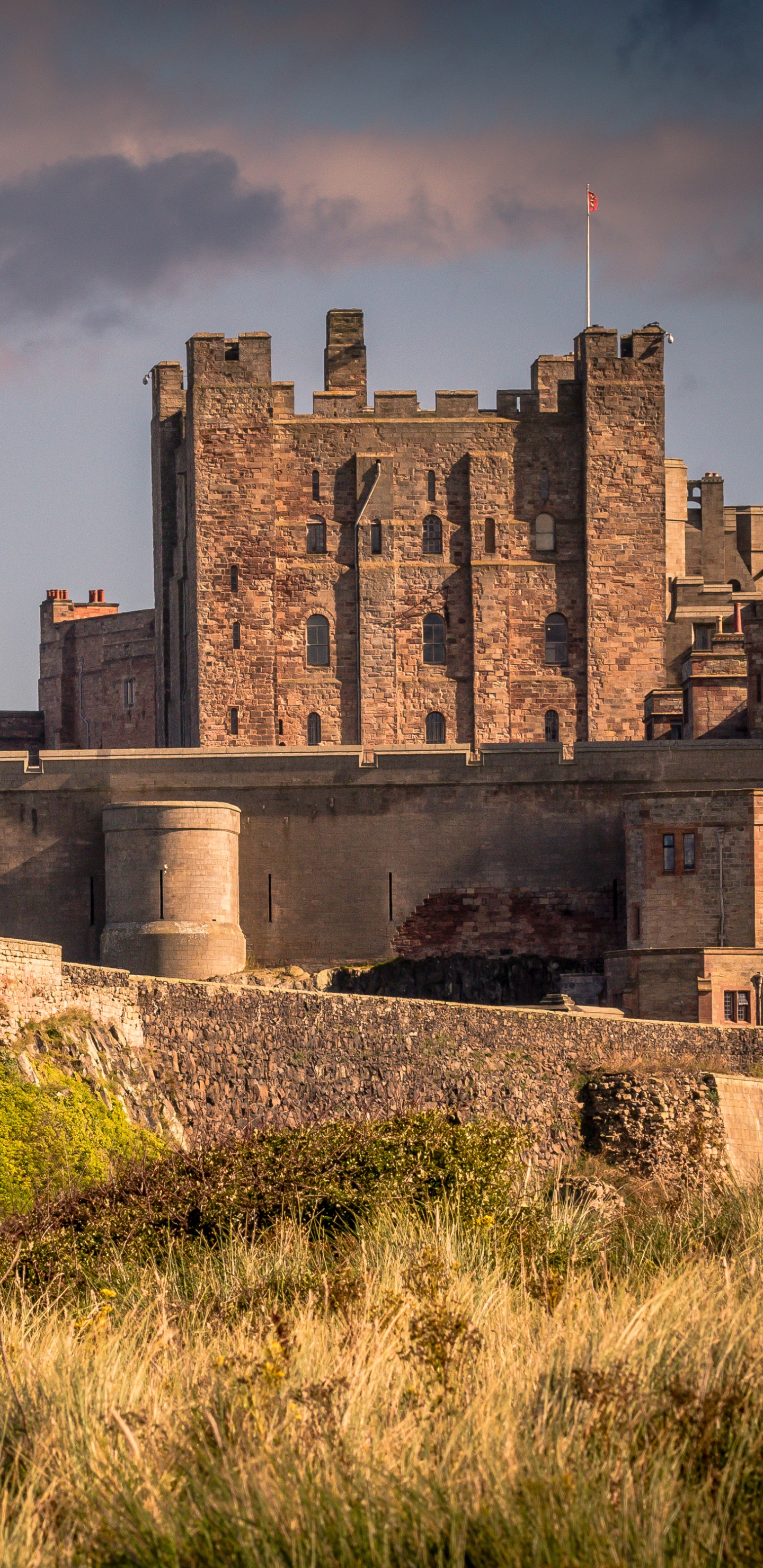 Обои Замок Бамбург, замок, природный ландшафт, развалины, фортификация в разрешении 1440x2960