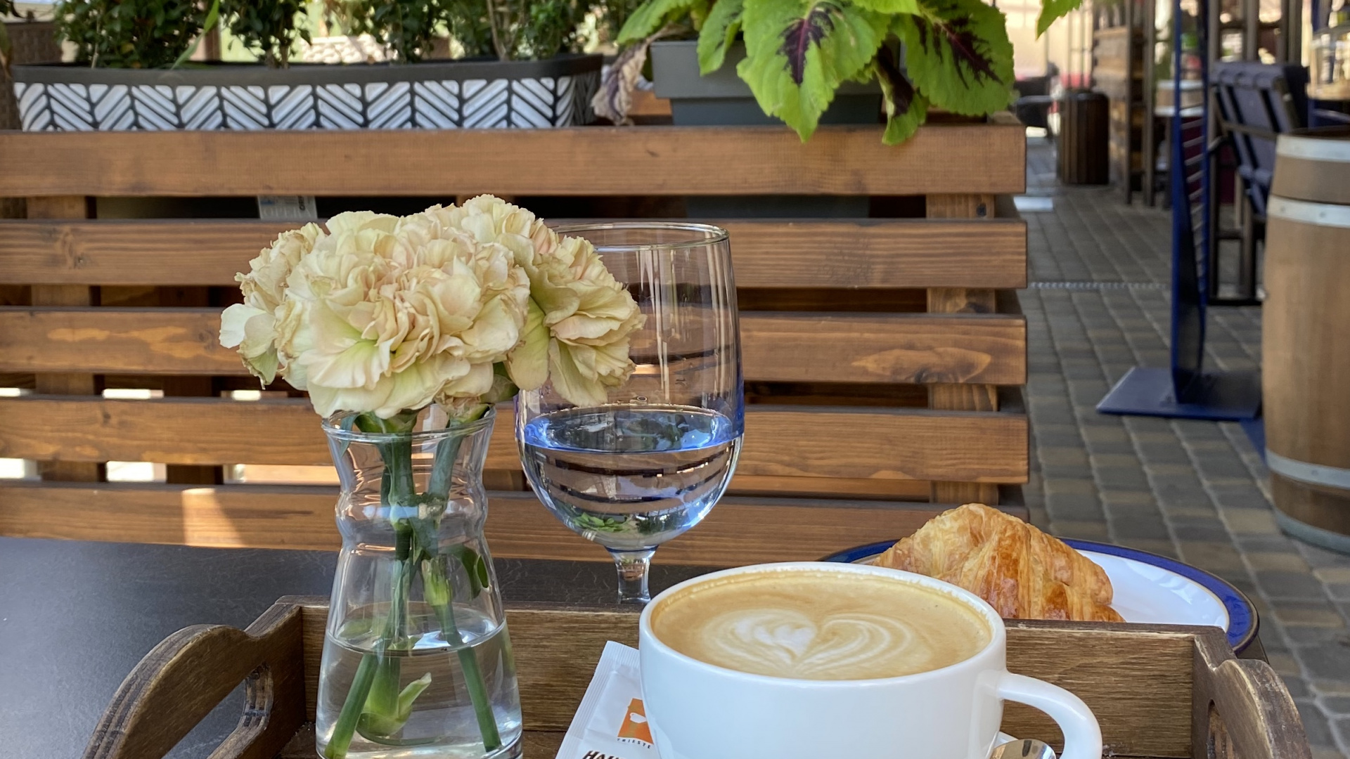 Обои таблица, кофе, кофейная чашка, serveware, чашка в разрешении 1920x1080