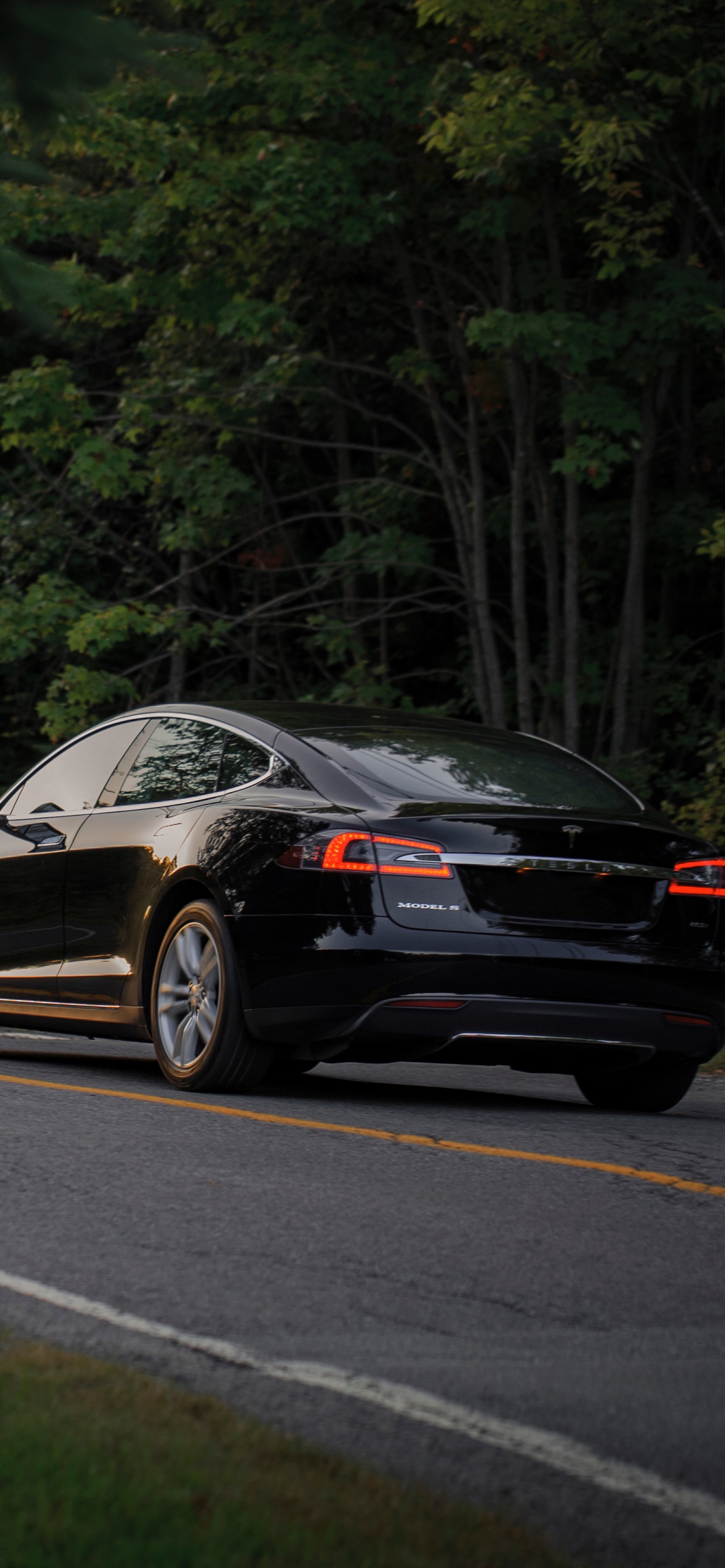 Обои авто, электромобиль, Tesla Model S, спорткар, суперкар в разрешении 1242x2688