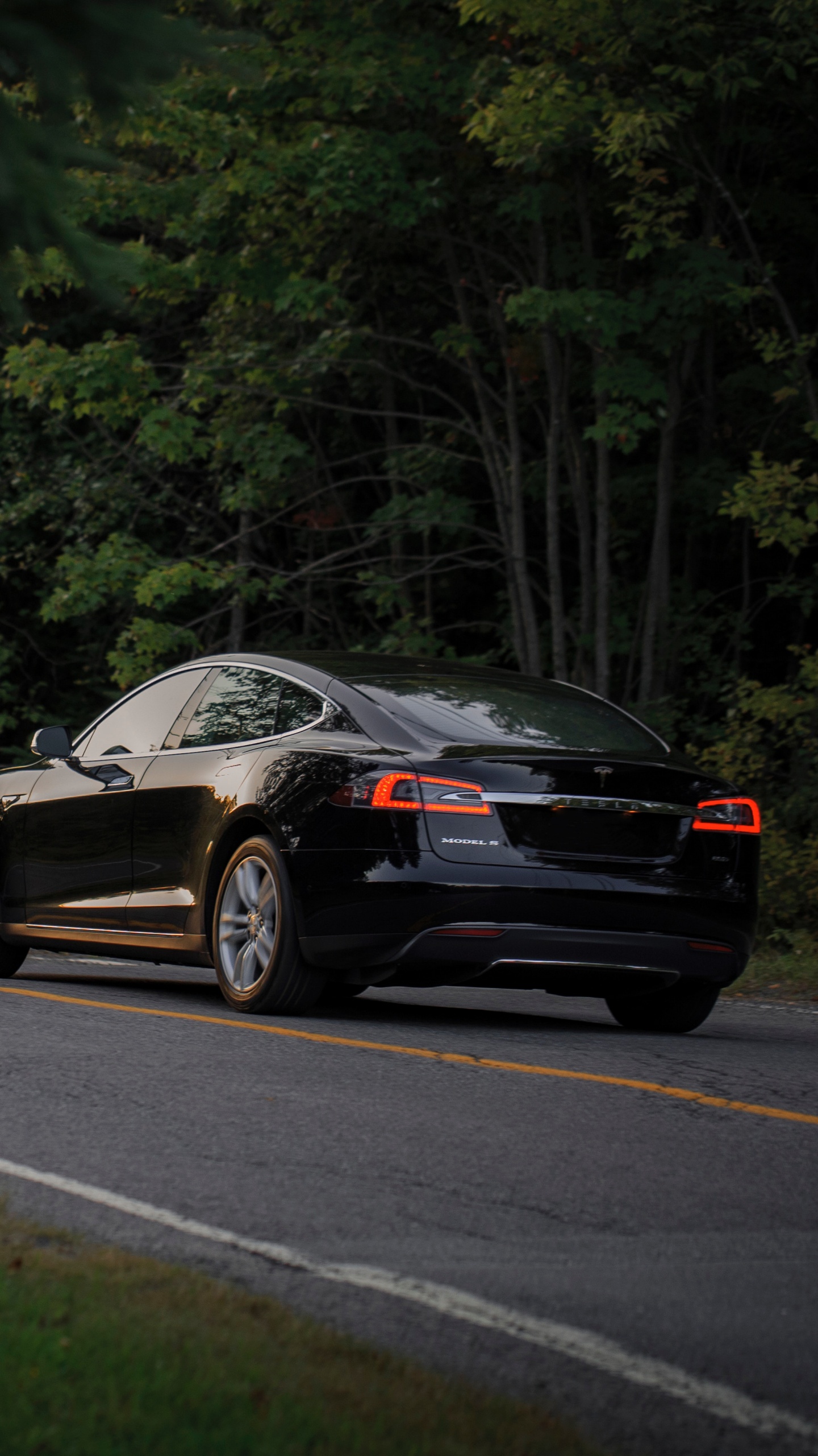 Обои авто, электромобиль, Tesla Model S, спорткар, суперкар в разрешении 1440x2560