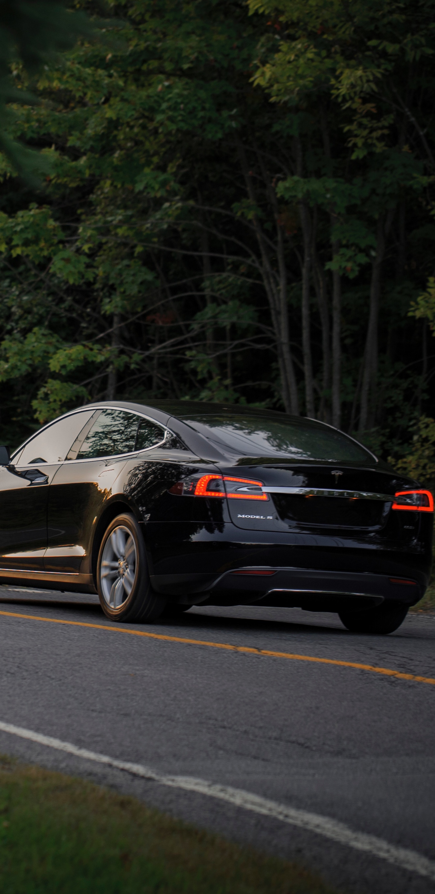 Обои авто, электромобиль, Tesla Model S, спорткар, суперкар в разрешении 1440x2960