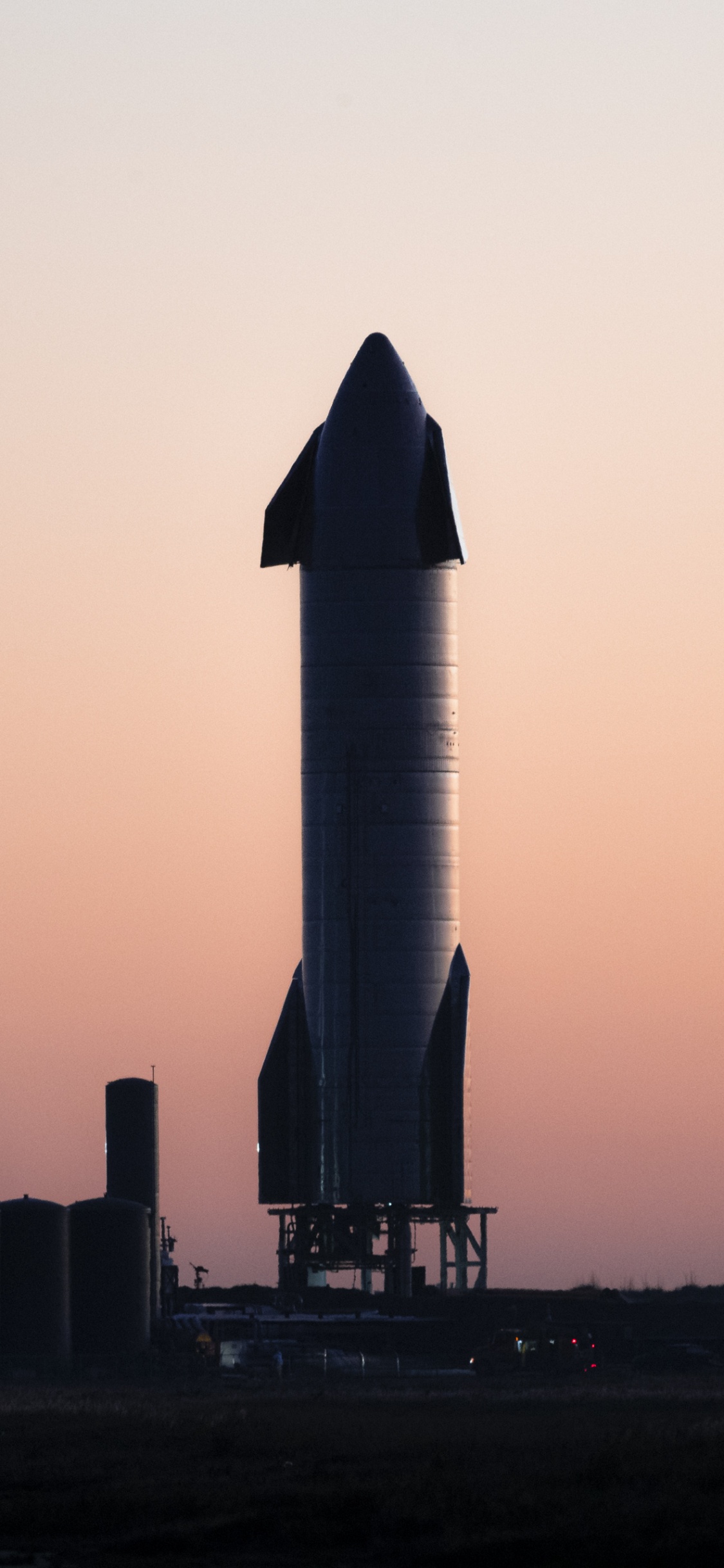 Обои звездолет, SpaceX, spacex sn9, стартовая площадка spacex в южном техасе, ракета в разрешении 1125x2436