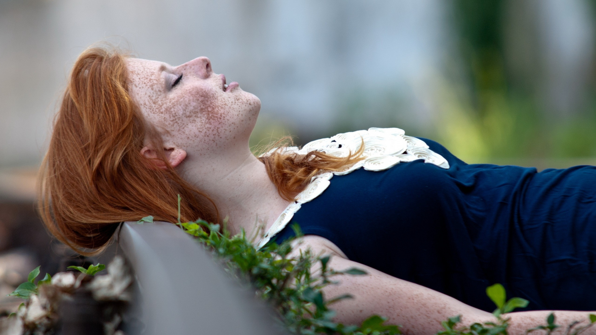 Обои рыжие волосы, веснушка, весна, портретная фотография, веселье в разрешении 1920x1080
