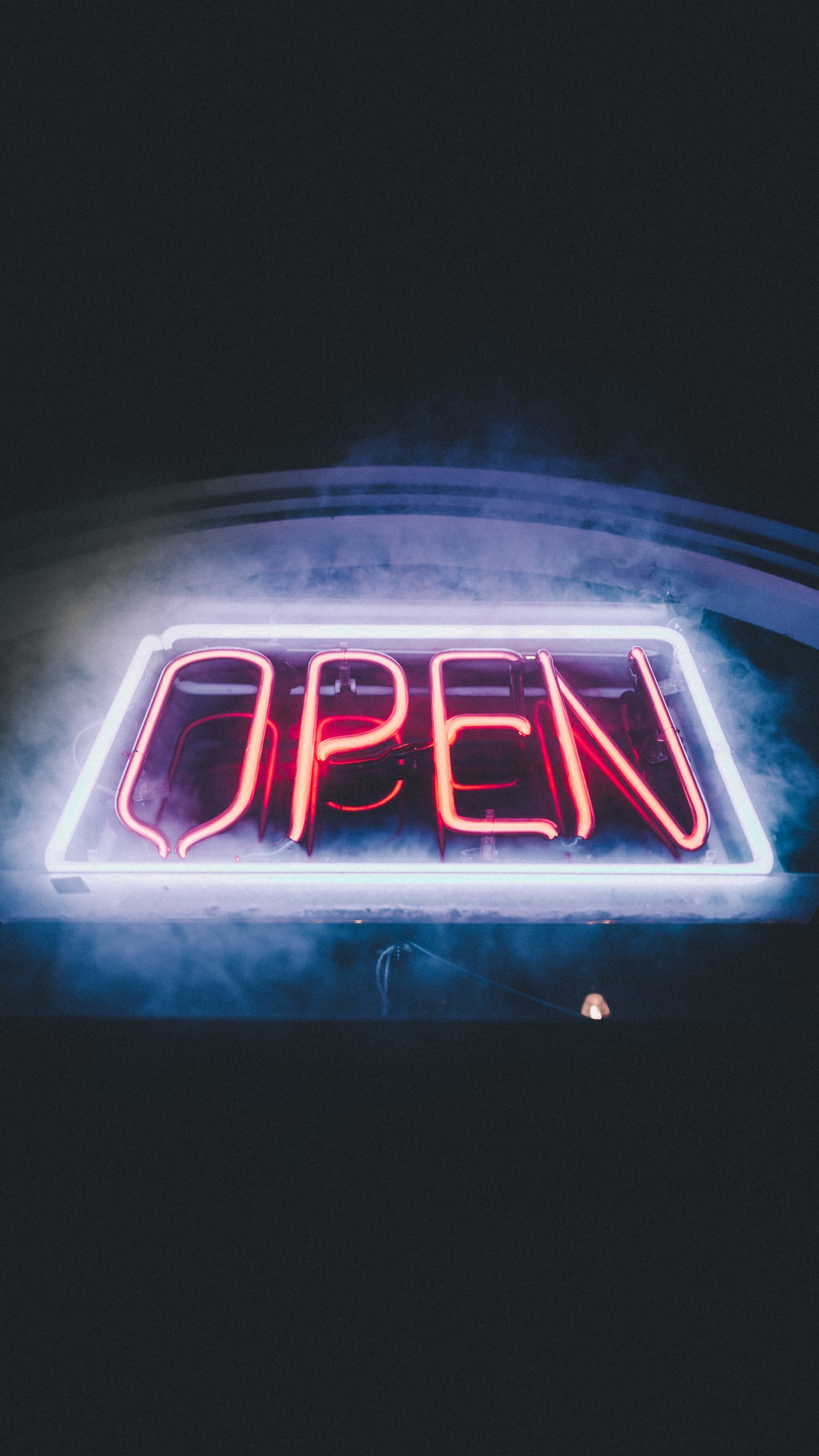 Обои электронные табло, неоновая вывеска, дизайн, Король, свет в разрешении 1440x2560