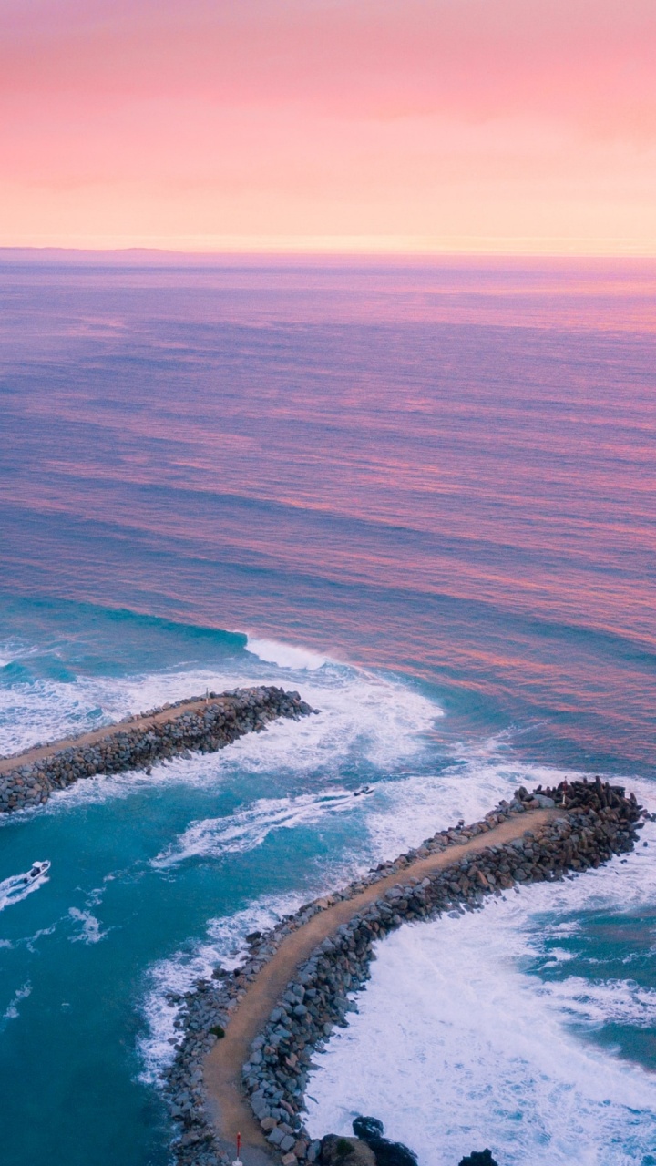 Обои смартфон, телефон, вода, облако, гидроресурсы в разрешении 720x1280