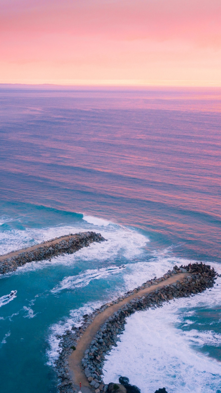 Обои смартфон, телефон, вода, облако, гидроресурсы в разрешении 750x1334