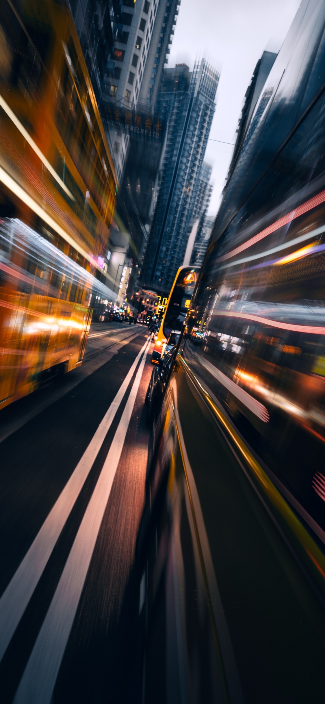 Обои городской район, свет, транспорт, город, переулок в разрешении 1125x2436