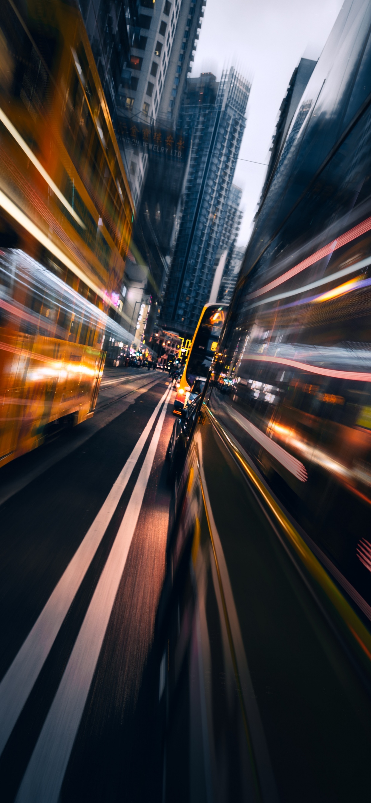 Обои городской район, свет, транспорт, город, переулок в разрешении 1242x2688