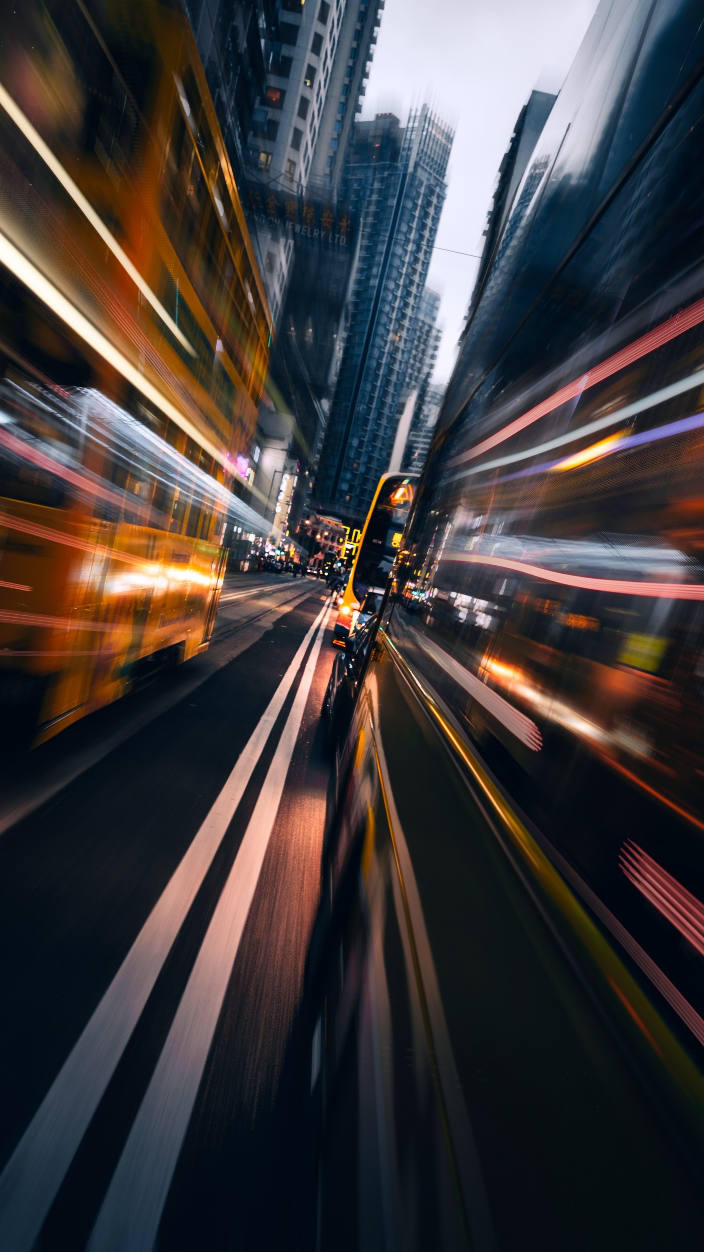 Обои городской район, свет, транспорт, город, переулок в разрешении 1440x2560