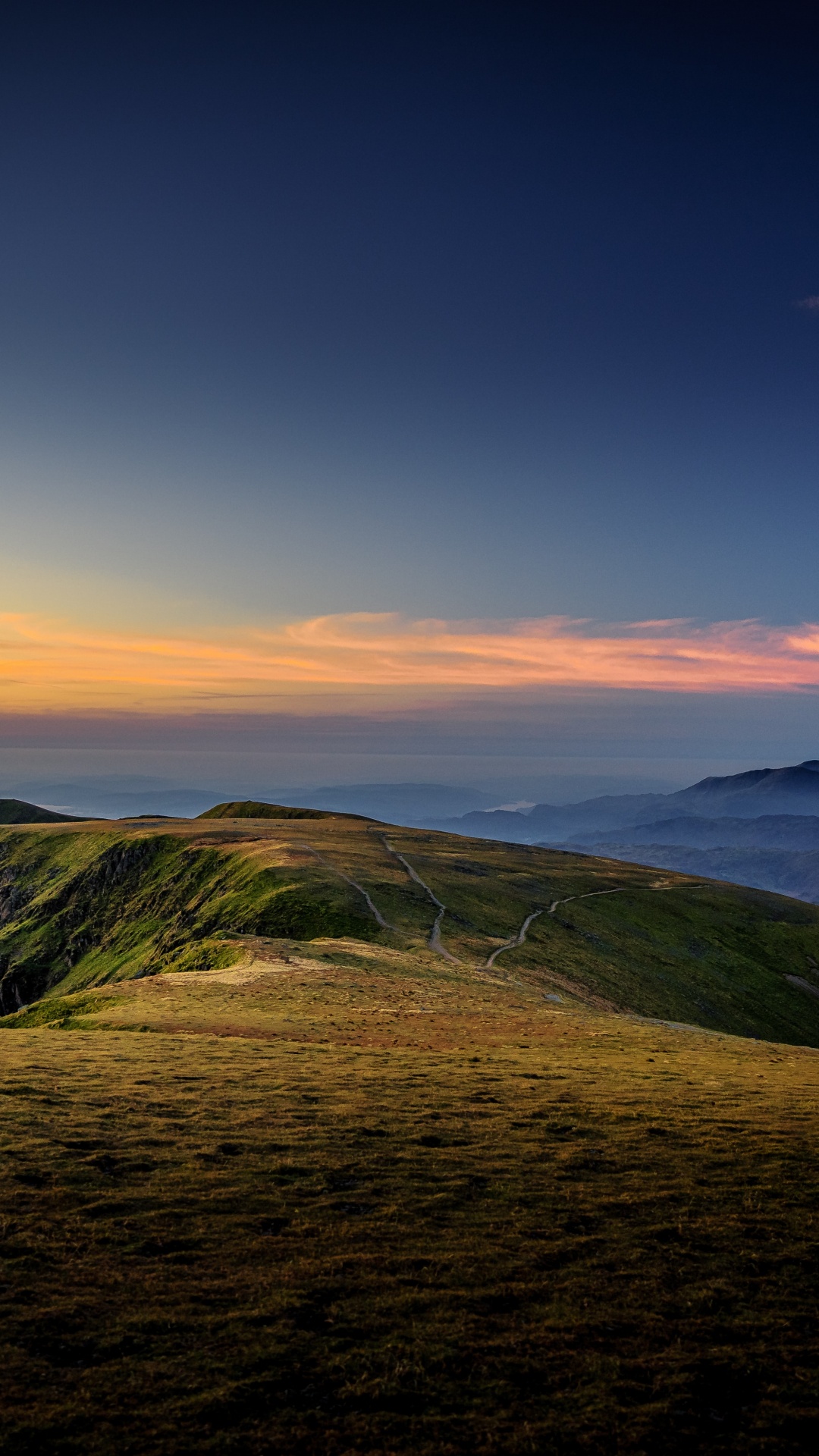 Обои пейзажи гор, облако, гора, природный ландшафт, склон в разрешении 1080x1920