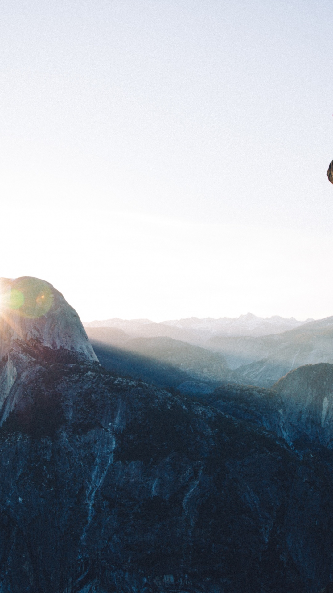 Обои солнечный свет, бейсджампинг, небо, парашют, горный хребет в разрешении 1080x1920