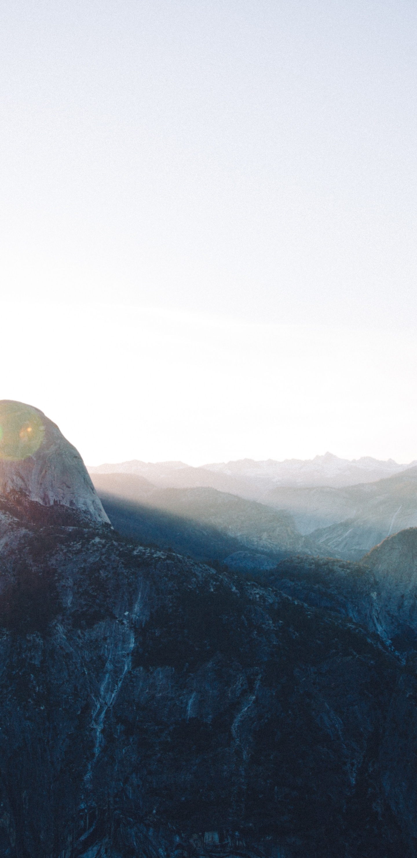 Обои солнечный свет, бейсджампинг, небо, парашют, горный хребет в разрешении 1440x2960