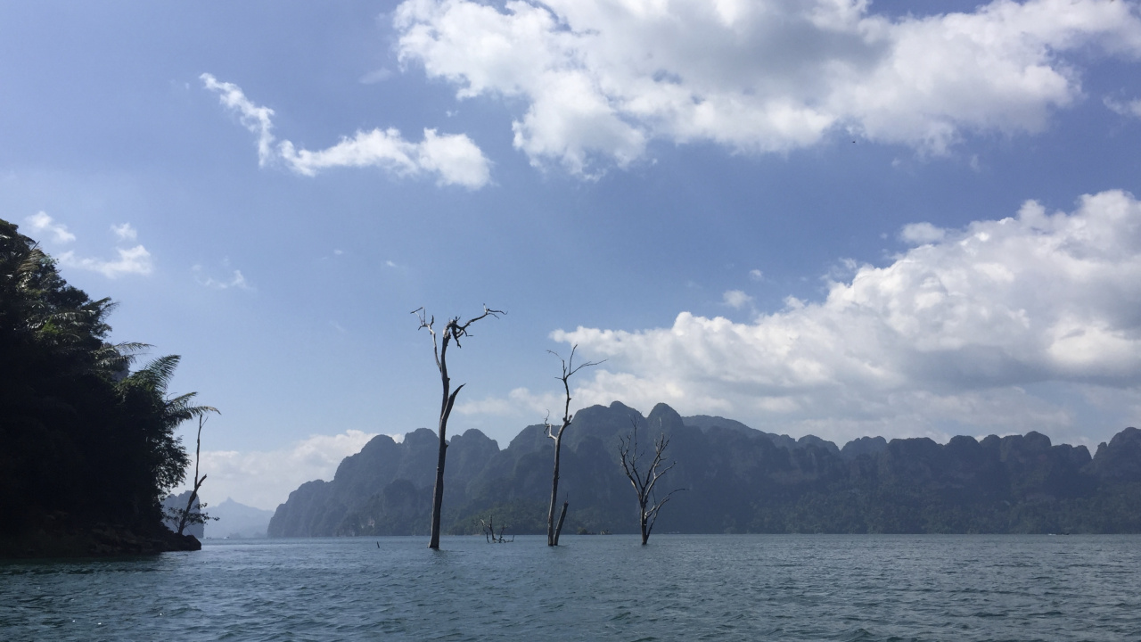 Обои фьорд, гидроресурсы, облако, водный путь, горный хребет в разрешении 1280x720