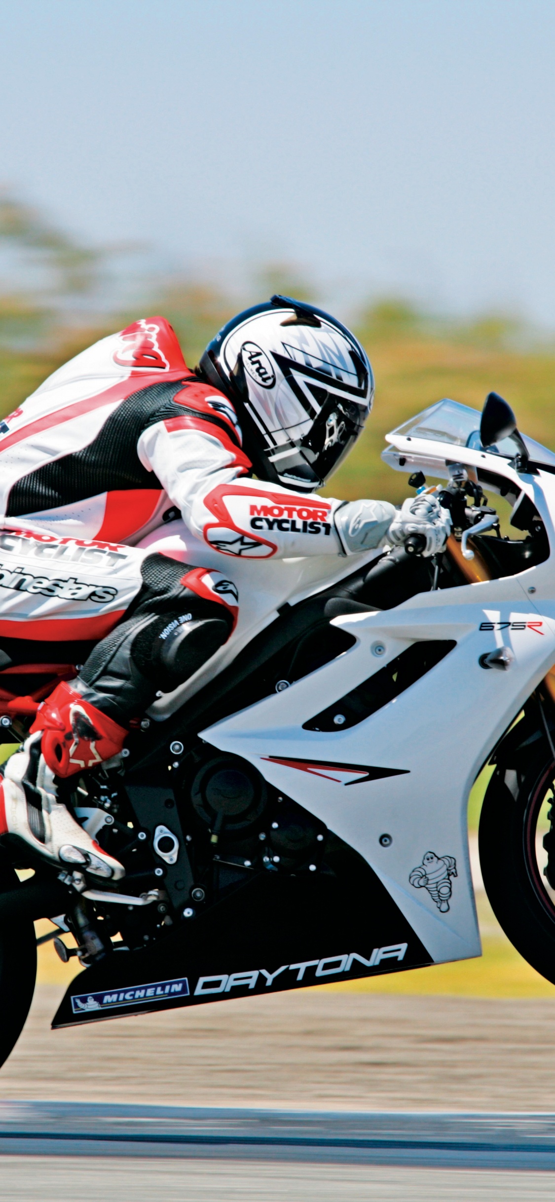 Обои мотоцикл, гонки на мотоциклах, велосипед, мотоспорт, мотогонщик в разрешении 1125x2436