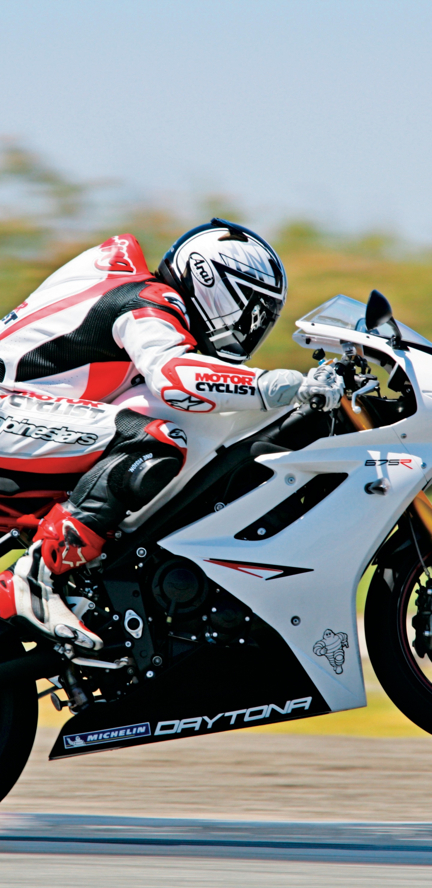 Обои мотоцикл, гонки на мотоциклах, велосипед, мотоспорт, мотогонщик в разрешении 1440x2960