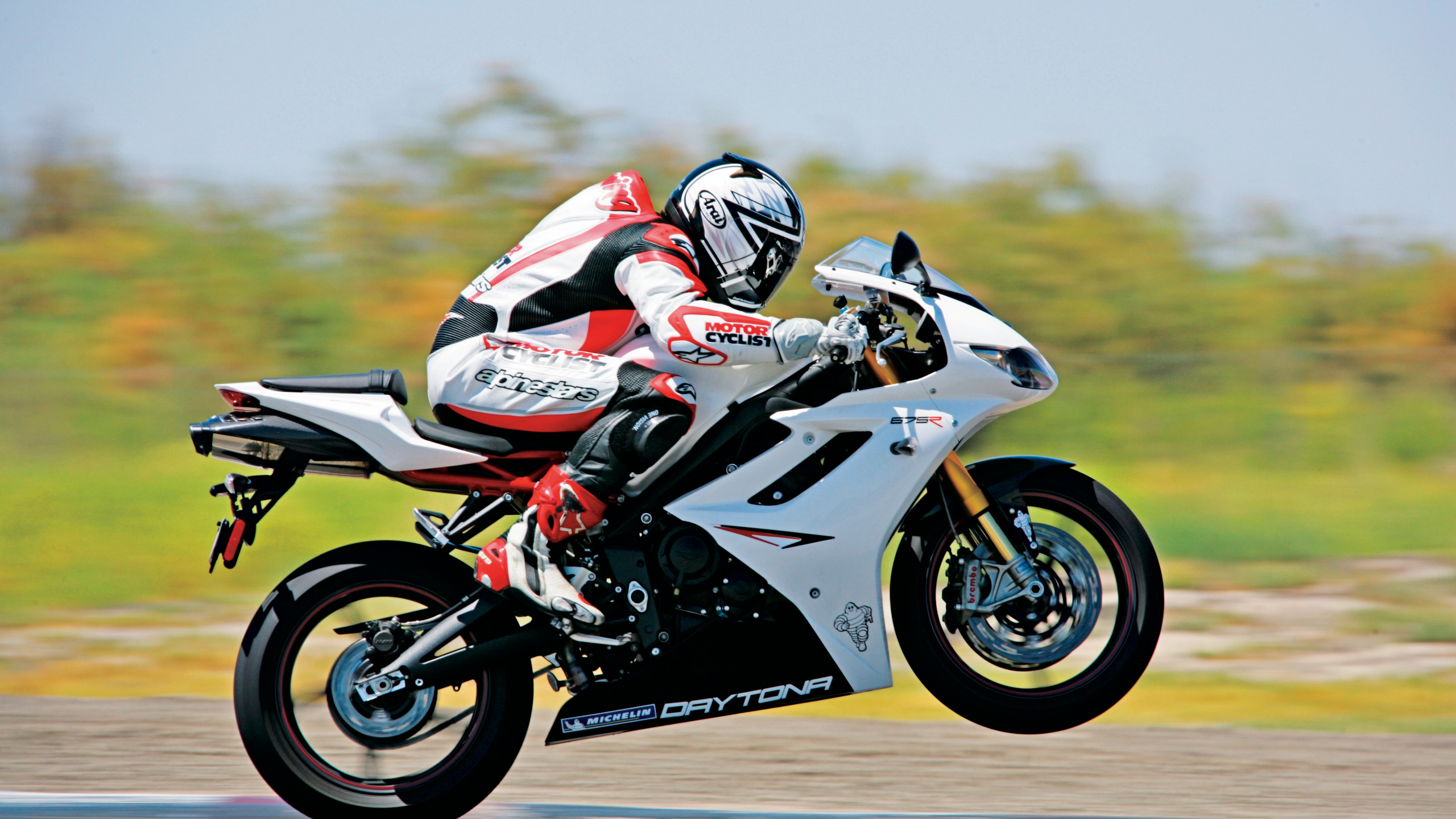 Обои мотоцикл, гонки на мотоциклах, велосипед, мотоспорт, мотогонщик в разрешении 2560x1440