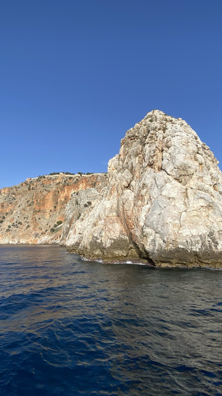 Обои море, вода, синий, природный ландшафт, облако в разрешении 750x1334