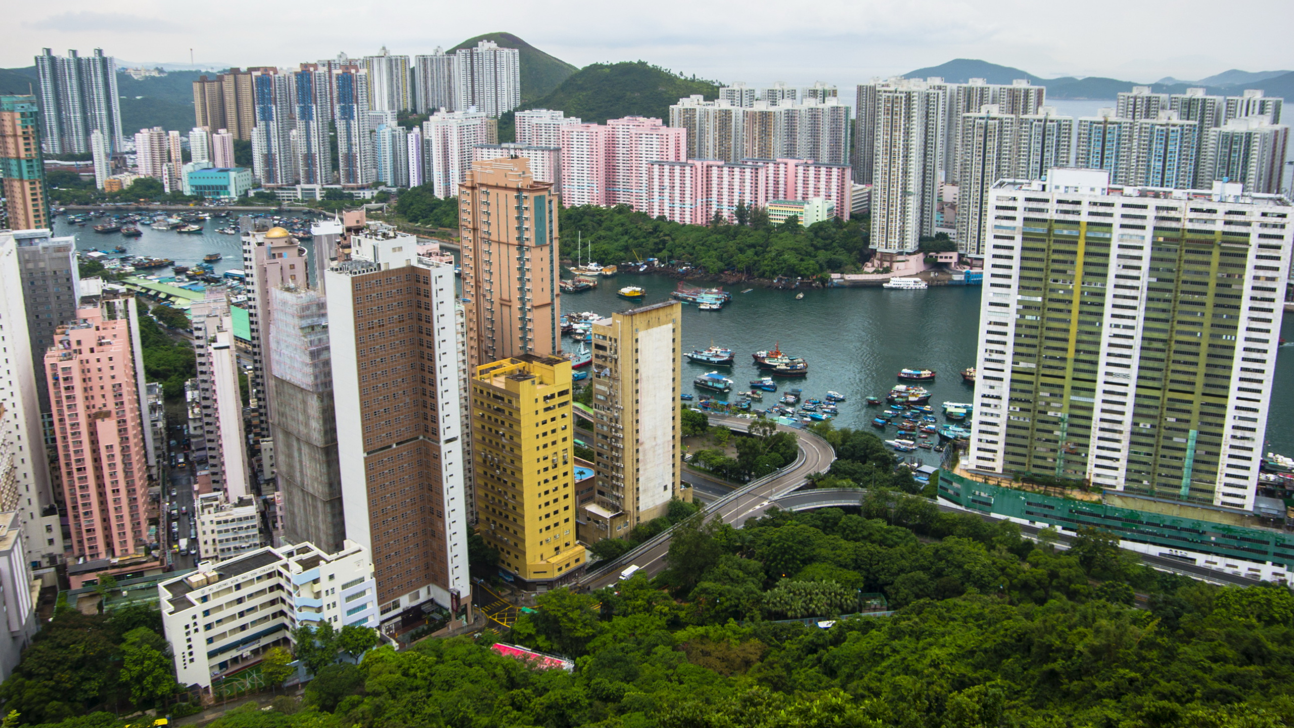 Обои городской пейзаж, городской район, город, метрополия, башня в разрешении 2560x1440