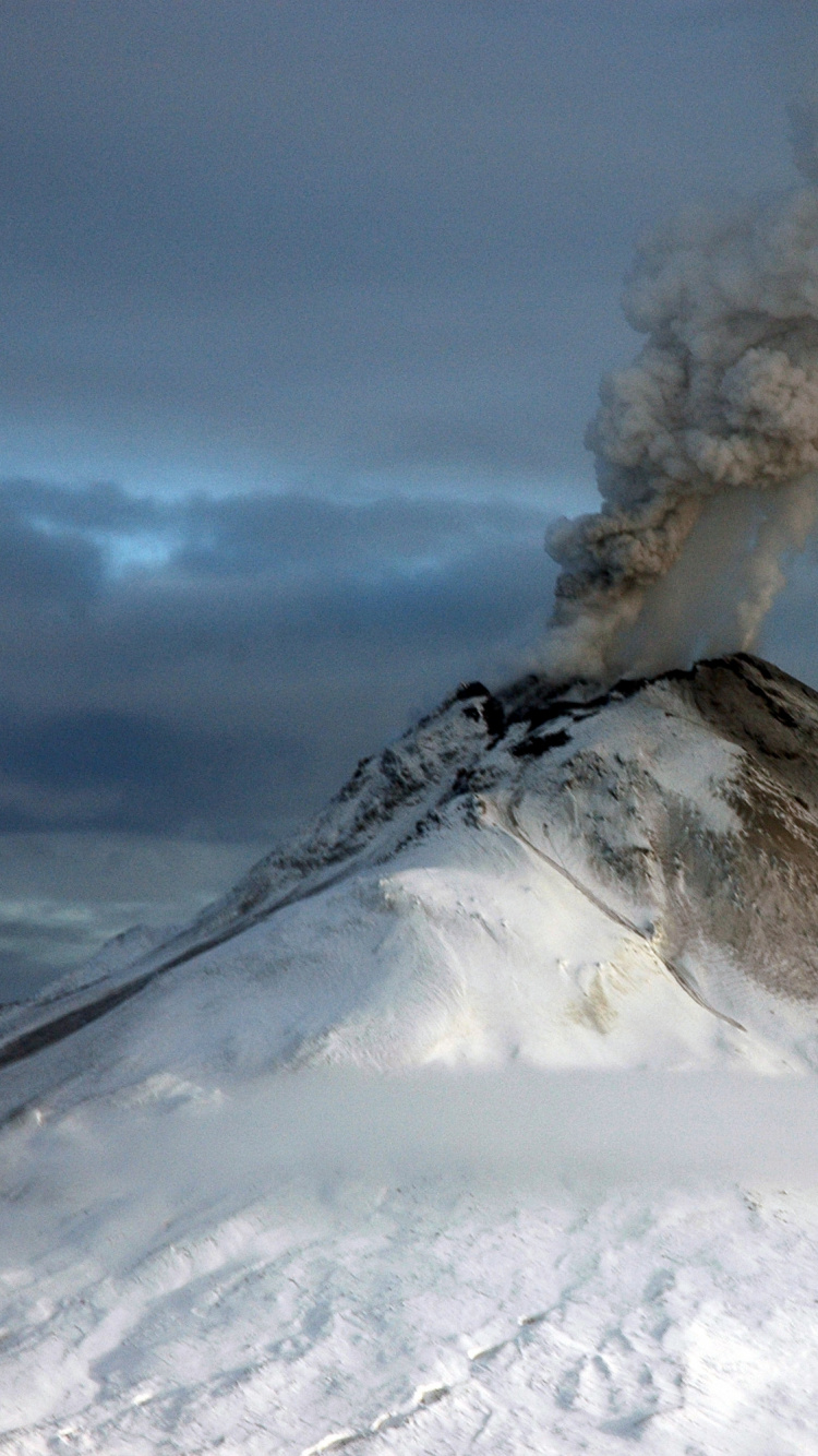 Обои Вулкан Огастин, Обсерватория Вулкана Аляски, Эребус, вулкан, вулканический газ в разрешении 750x1334
