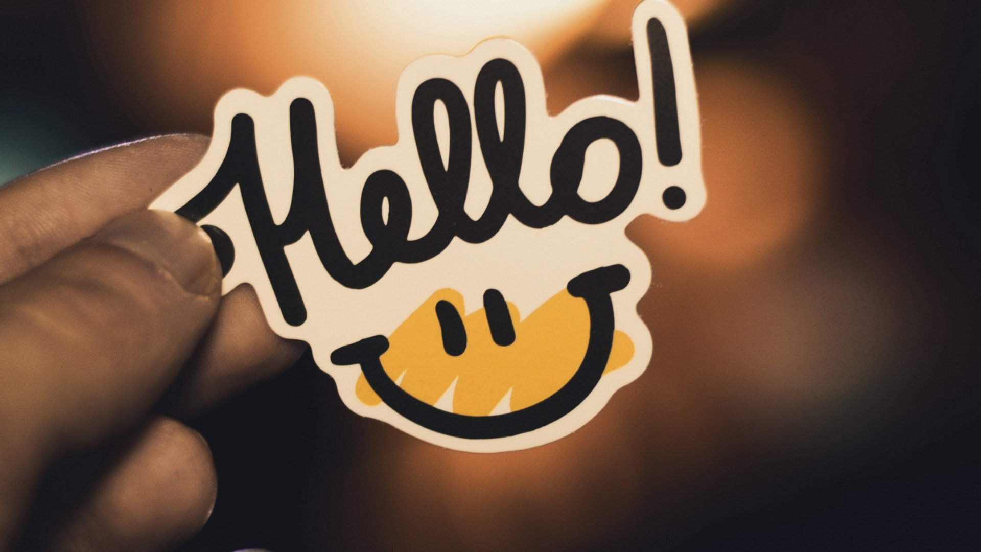 Обои крупный план, улыбка, жест, палец, Счастлив в разрешении 1920x1080