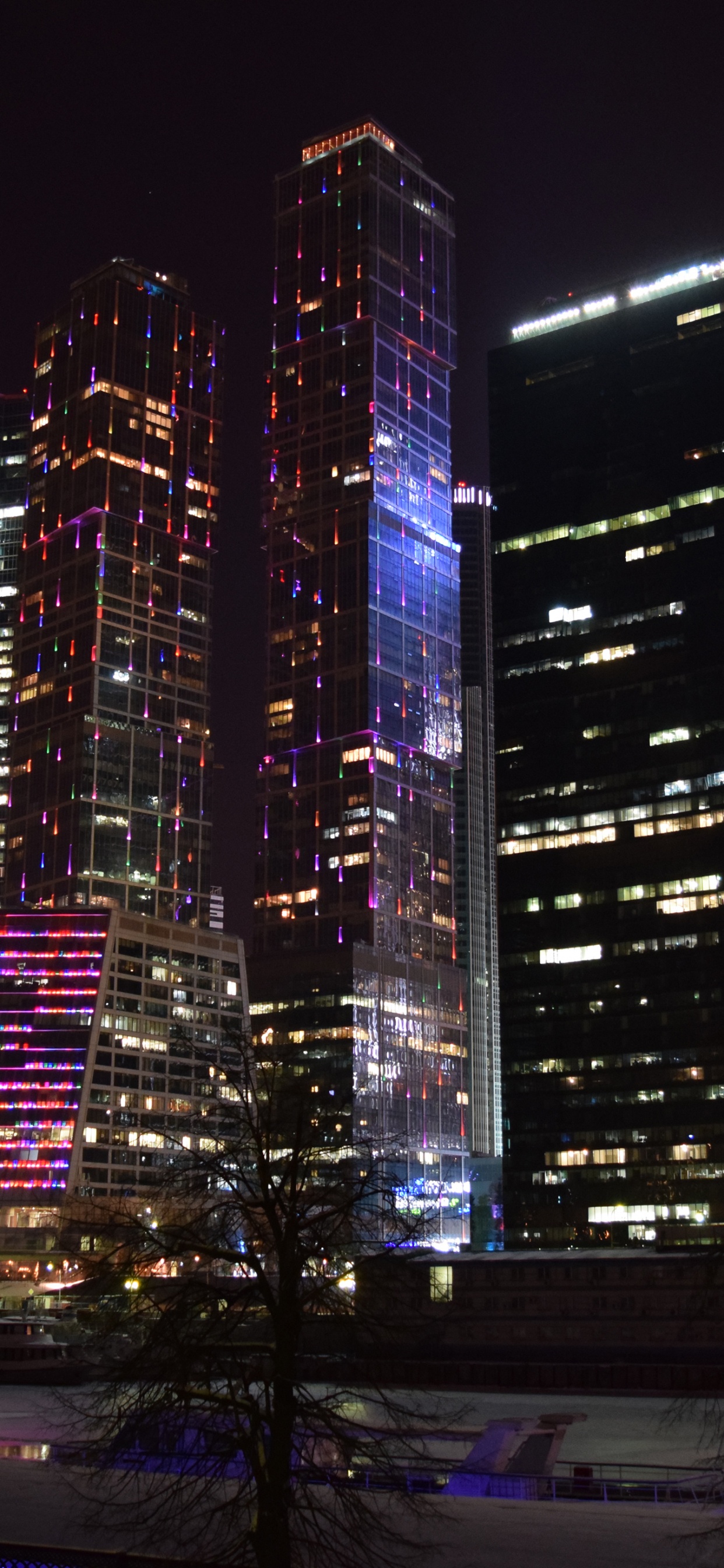 Обои Москва-река, город, метрополия, городской пейзаж, небоскреб в разрешении 1242x2688