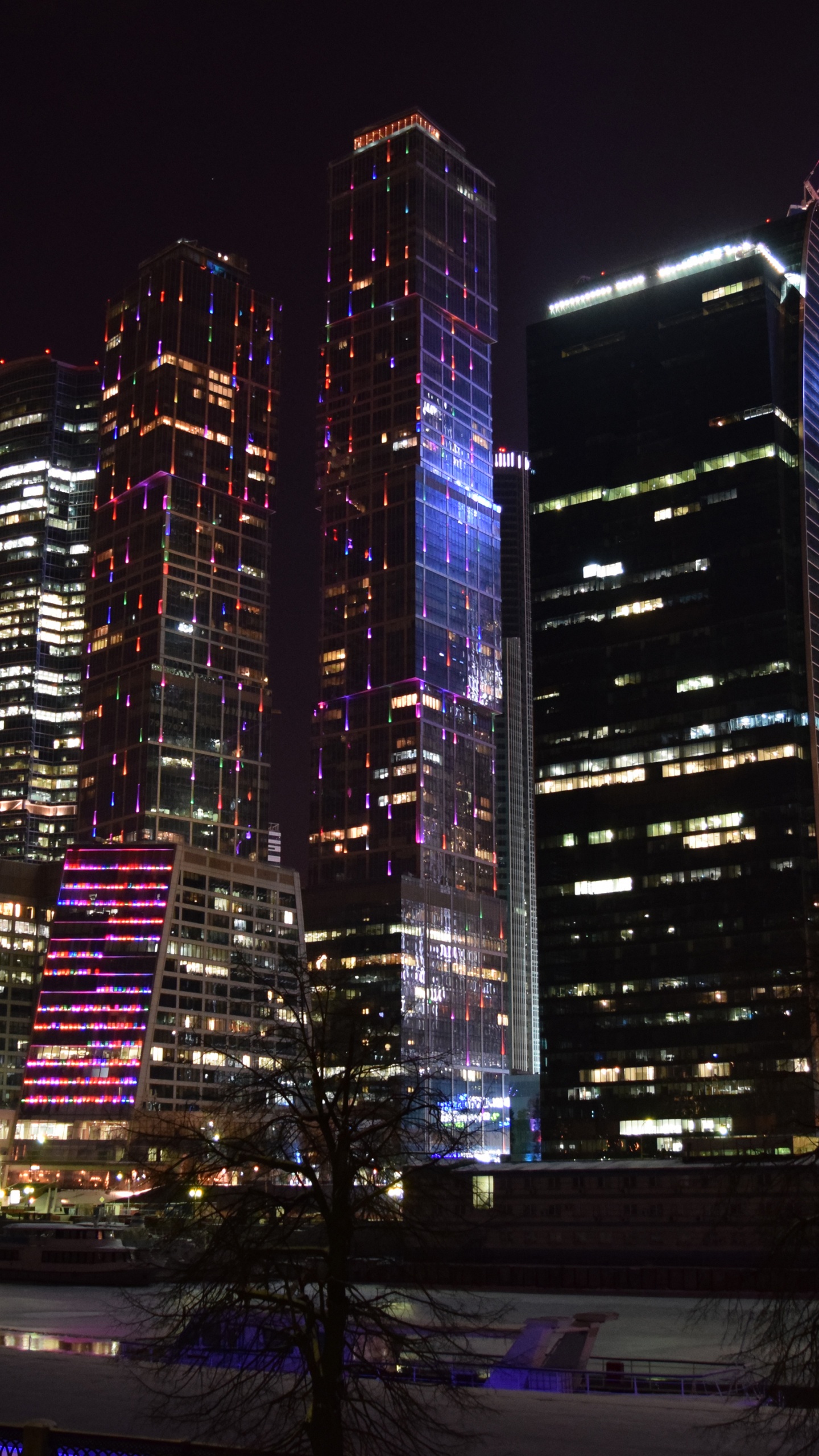 Обои Москва-река, город, метрополия, городской пейзаж, небоскреб в разрешении 1440x2560