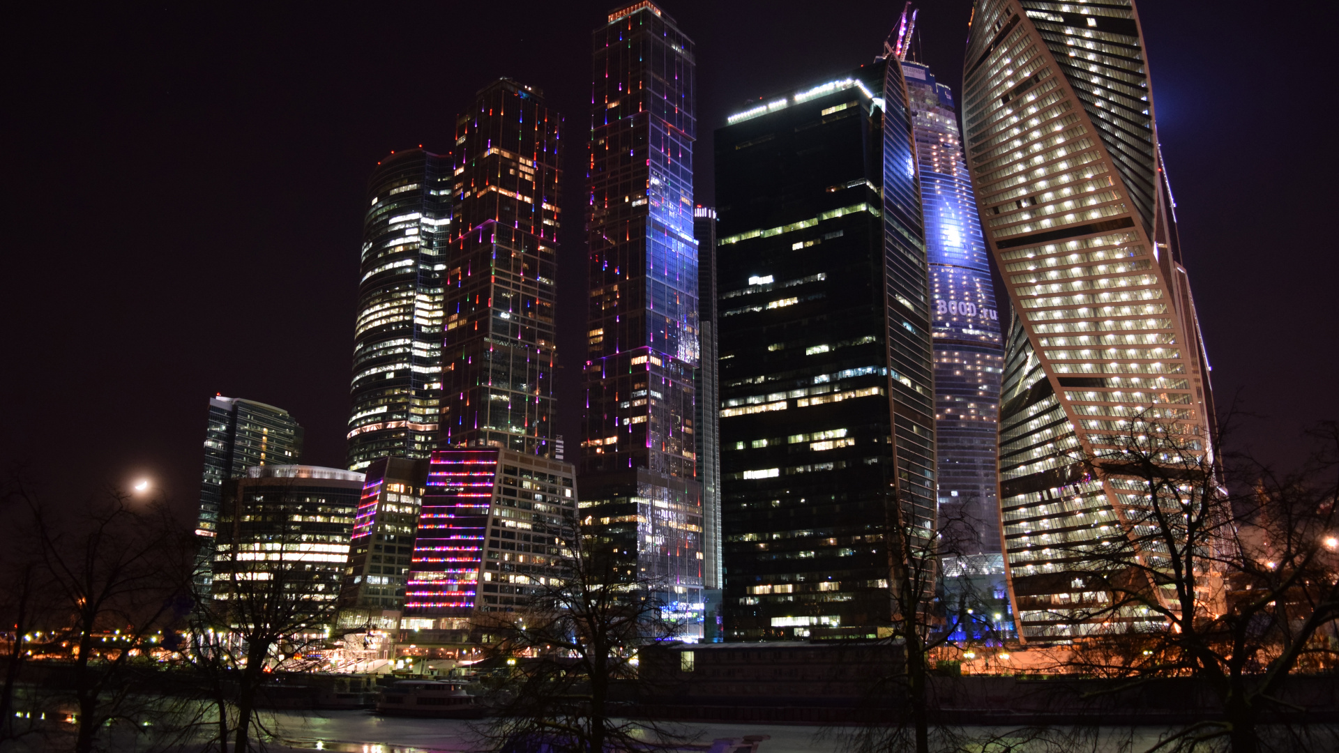 Обои Москва-река, город, метрополия, городской пейзаж, небоскреб в разрешении 1920x1080