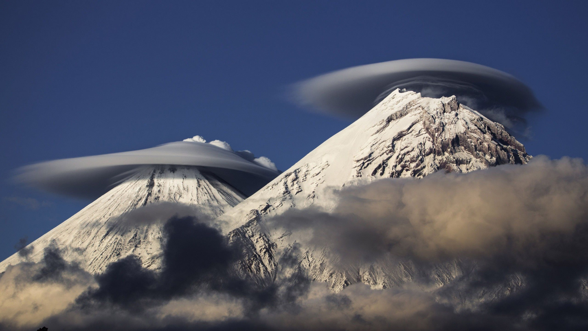 Обои природа, облако, горный рельеф, гора, стратовулкан в разрешении 1920x1080
