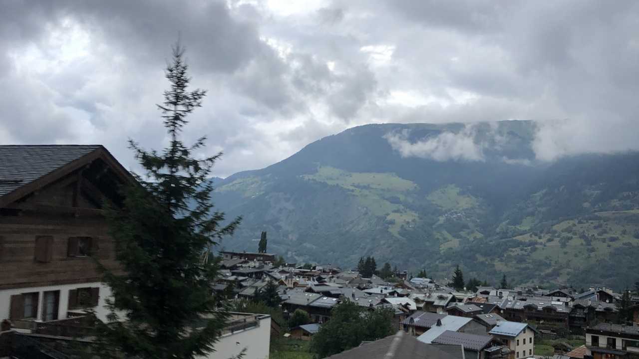 Обои облако, горный рельеф, горный хребет, нагорье, крыша в разрешении 1280x720