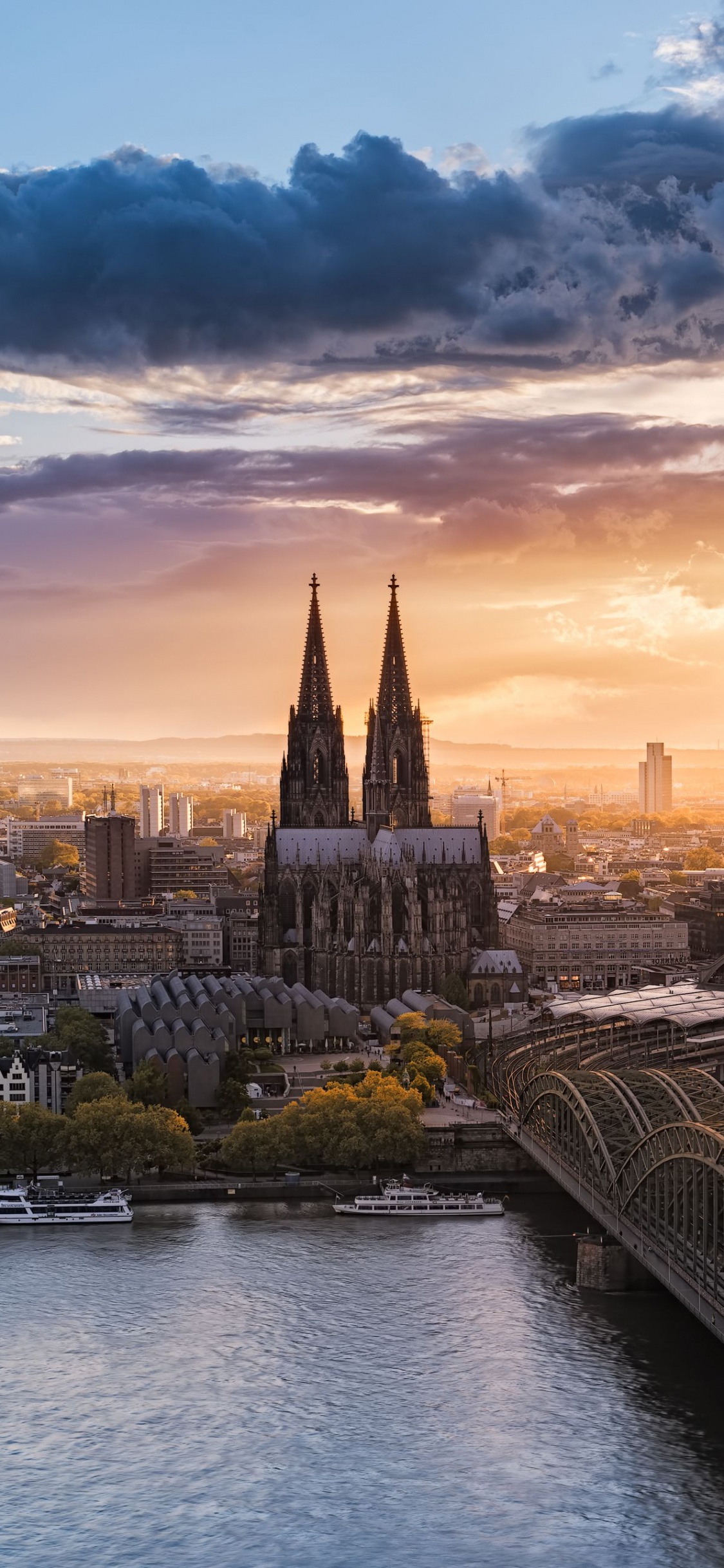 Обои городской пейзаж, ориентир, город, облако, линия горизонта в разрешении 1125x2436
