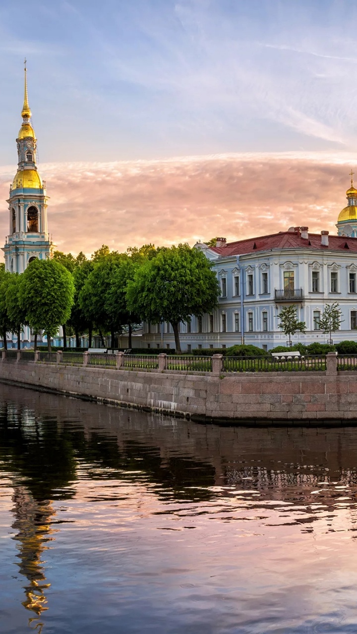 Обои отражение, ориентир, вода, водный путь, город в разрешении 720x1280