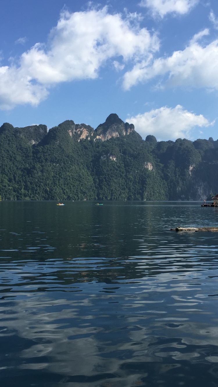 Обои отражение, облако, горный рельеф, вода, гидроресурсы в разрешении 750x1334