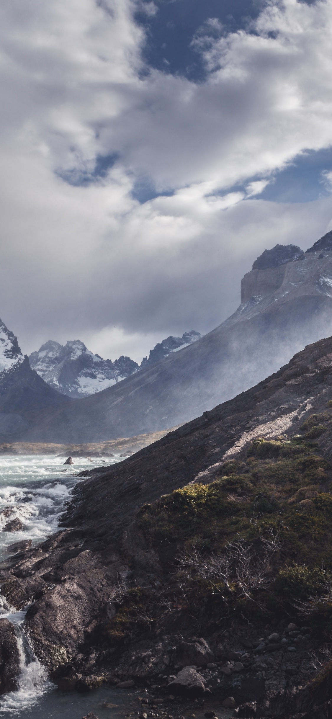 Обои 1-я Королевская военная средняя школа, облако, гора, вода, природный ландшафт в разрешении 1125x2436