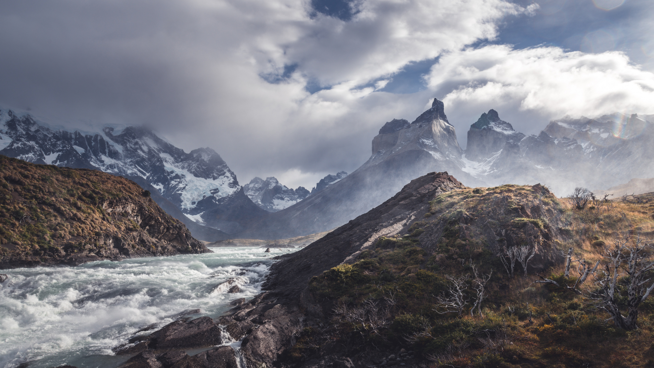 Обои 1-я Королевская военная средняя школа, облако, гора, вода, природный ландшафт в разрешении 2560x1440