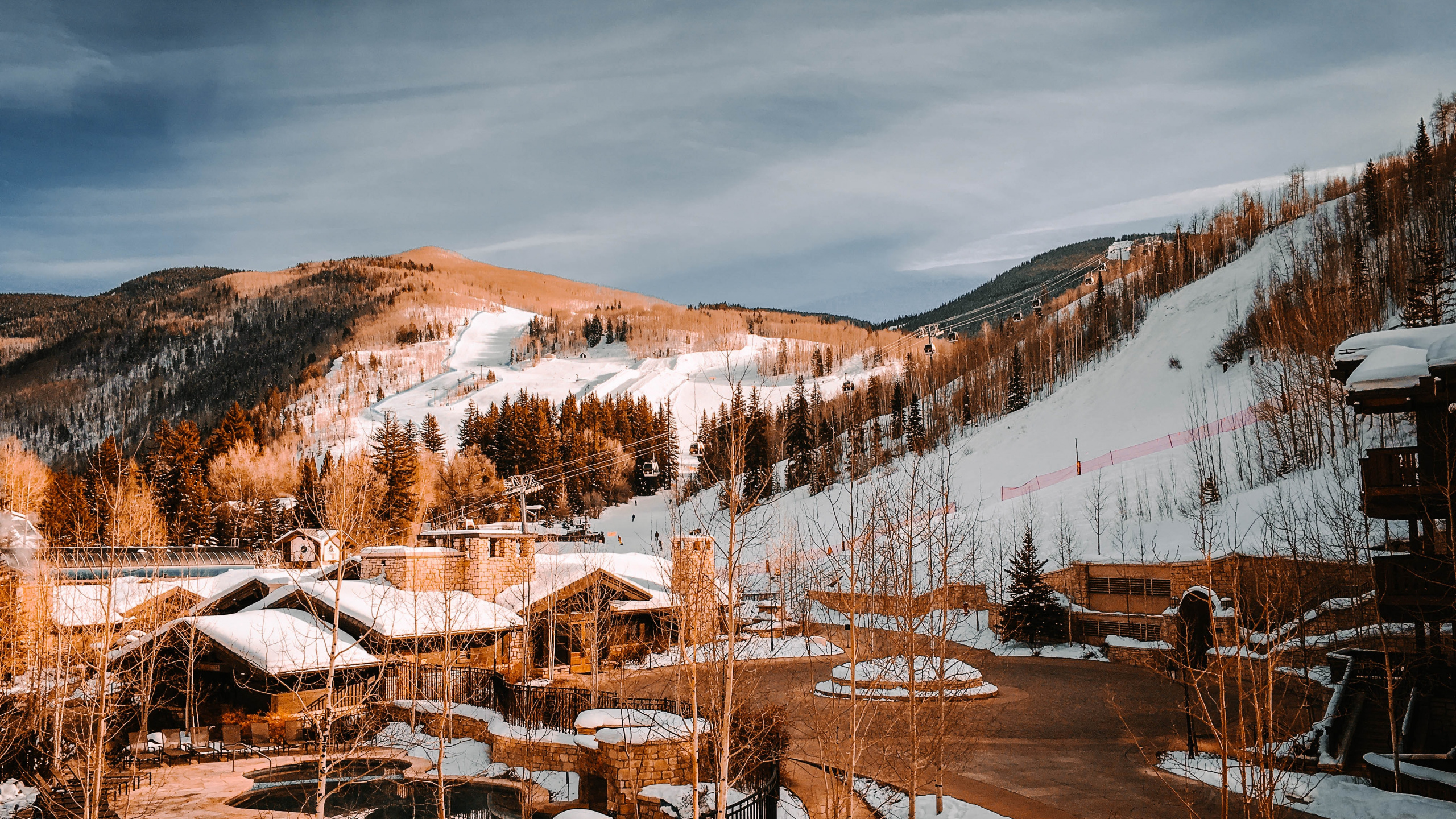 Обои зима, лыжный курорт Breckenridge, Хотел, прибежище, горнолыжный курорт в разрешении 2560x1440