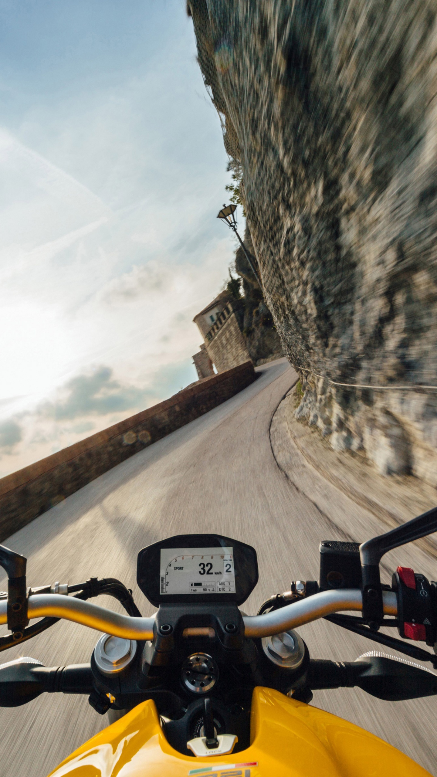 Обои руль велосипеда, зеркало заднего вида, Кафе рейсер, автомобильное зеркало, Дукати Панигале В4 в разрешении 1440x2560